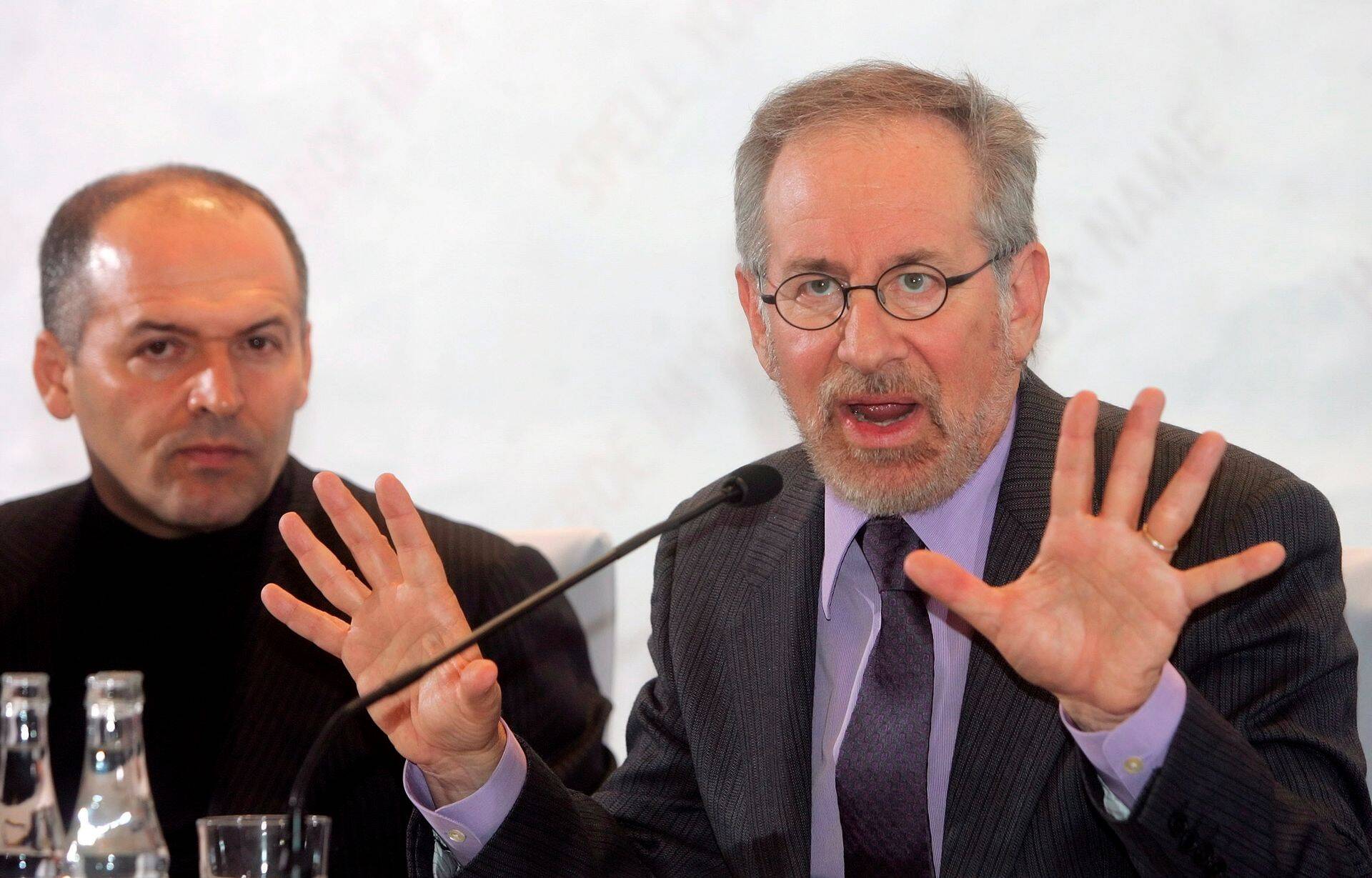 Ukraina oligarh Viktor Pintšuk (vasakul) ning filmirežissöör Steven Spielberg.