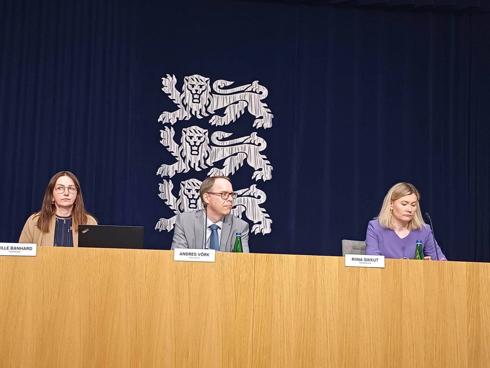 Vasakult: Pille Banhard, Andres Võrk, Riina Sikkut