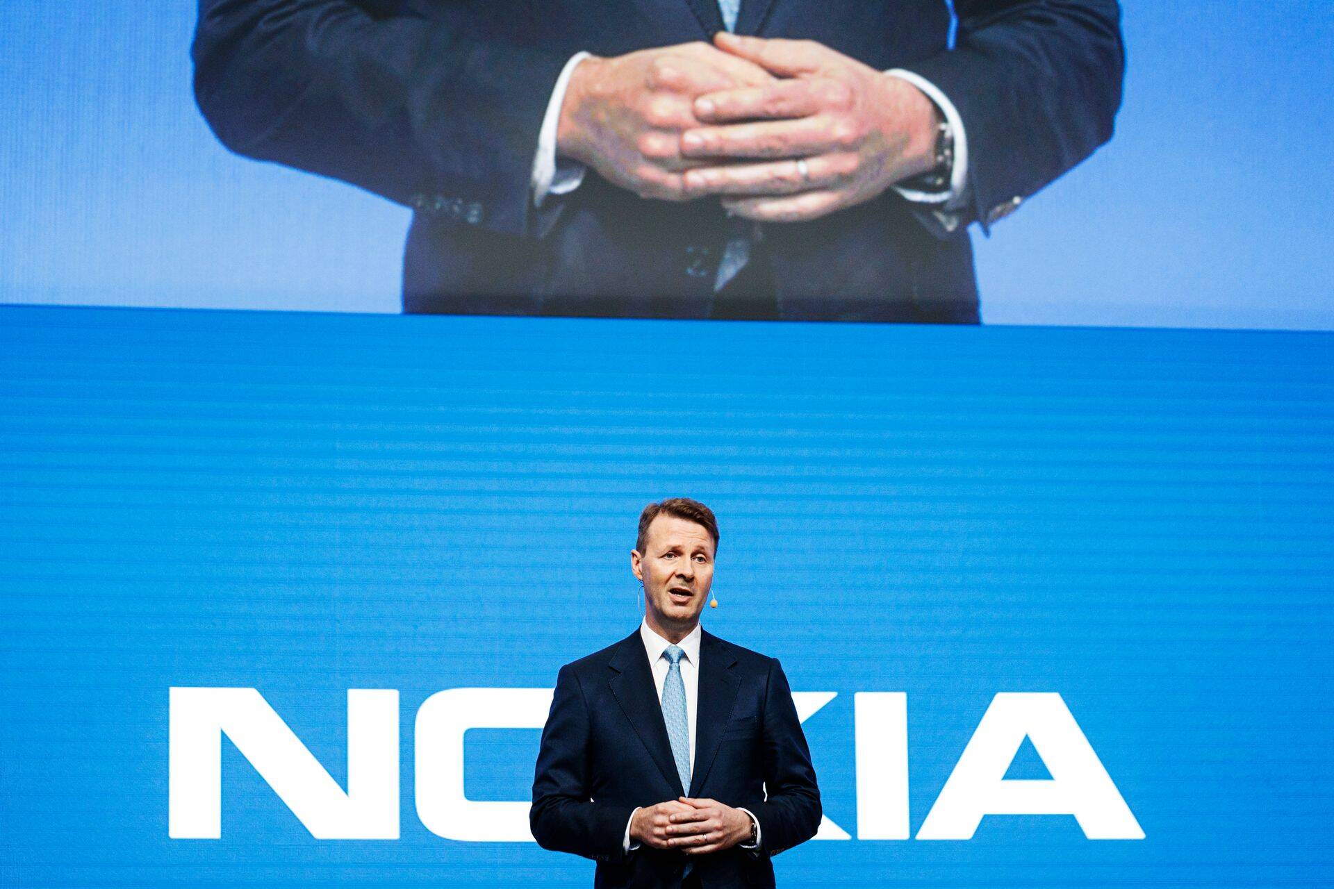 Nokia juht Risto Siilasmaa aktsionäride koosolekul kõnelemas. EPA-EFE/RONI REKOMAA