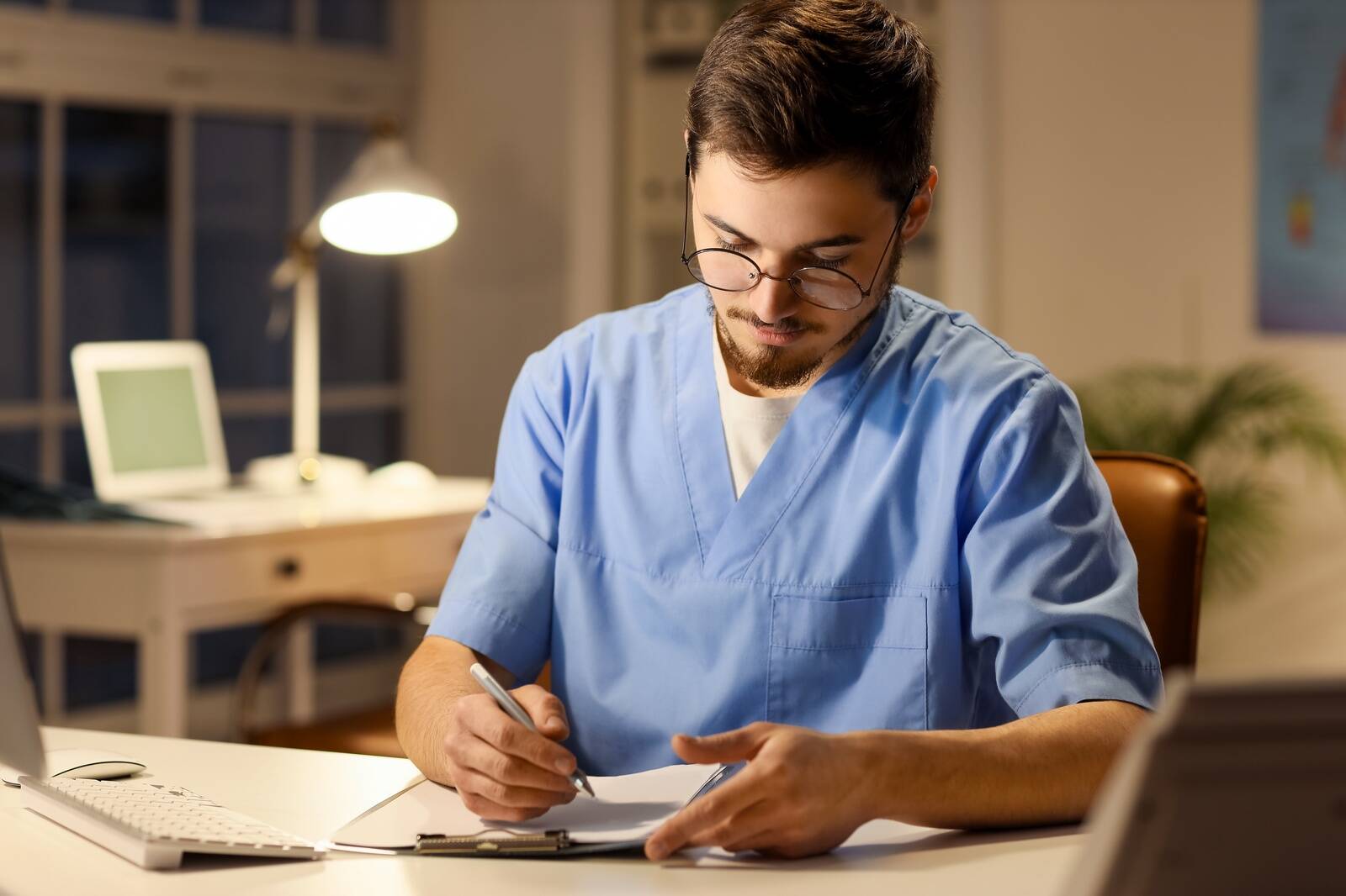 Stipendiumi suurus on kolmsada eurot kuus.