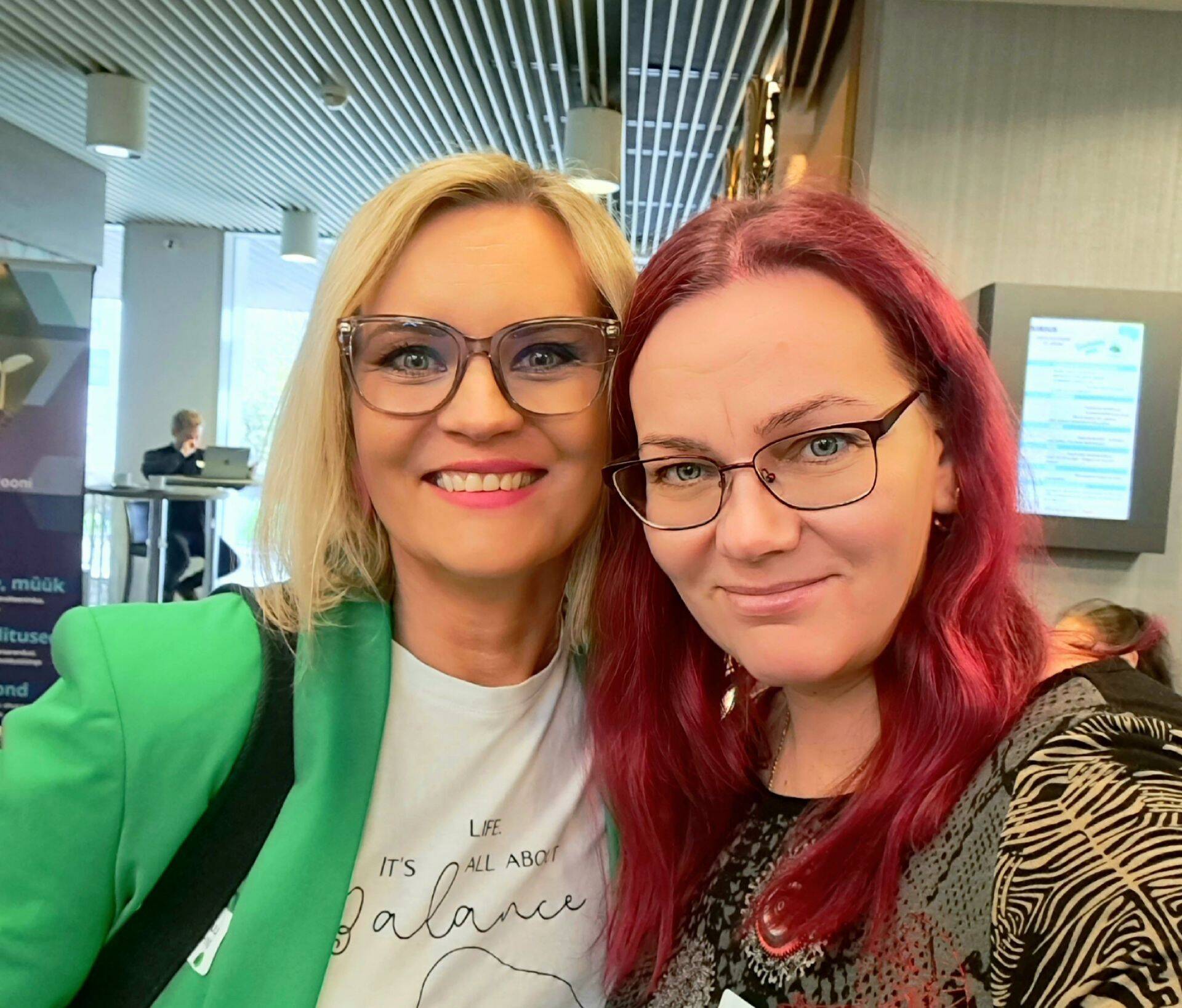 Pekkikeeramise musternäidised, juhtide ja meeskondade arengupartner Jaanika Rannula ning Personaliuudiste juht Helen Roots – kaks pead on ikka kaks pead.