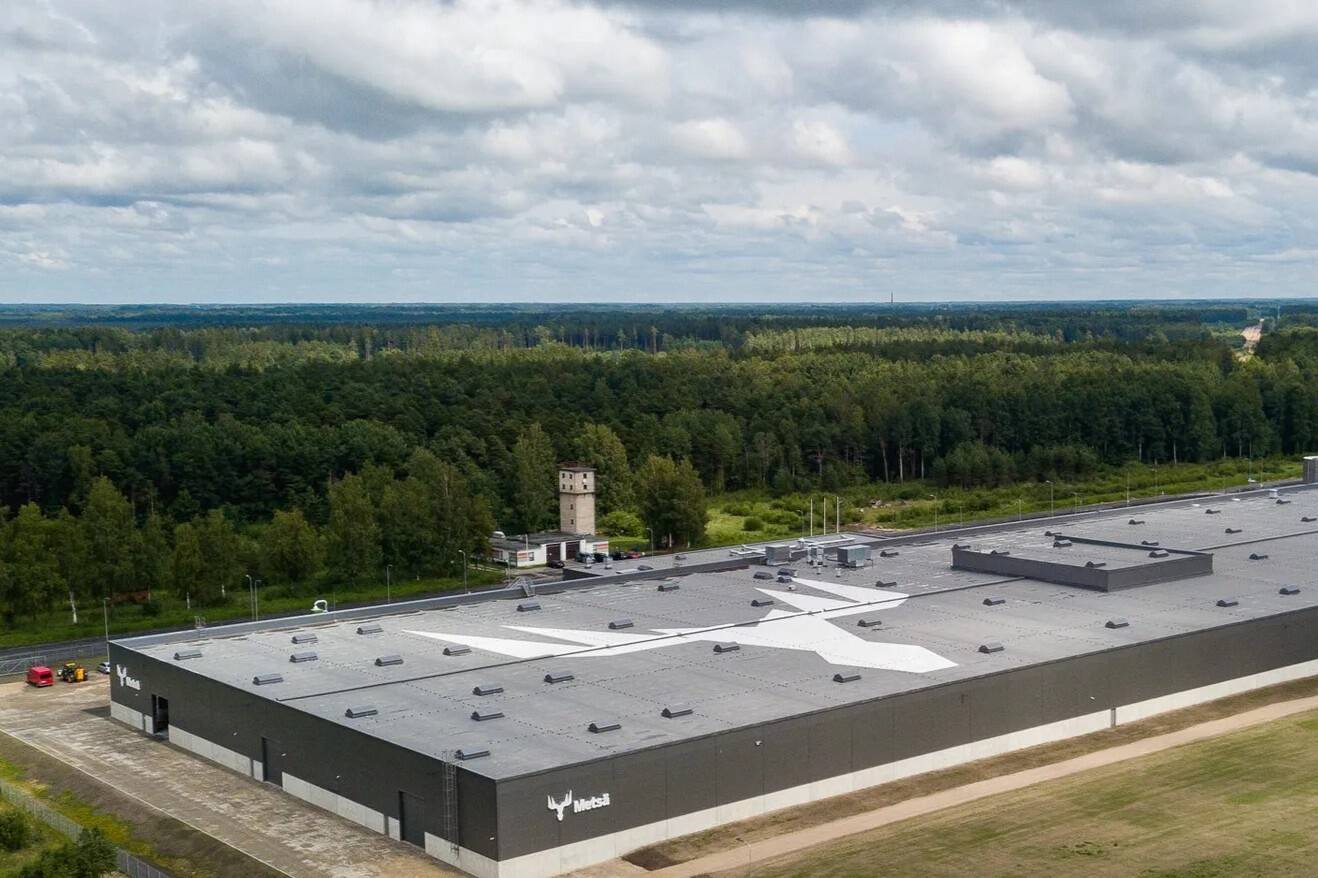 Владелец фанерного завода в Пярну Metsä Wood сообщил, что возможные последствия для работников станут ясны в ходе переговоров.