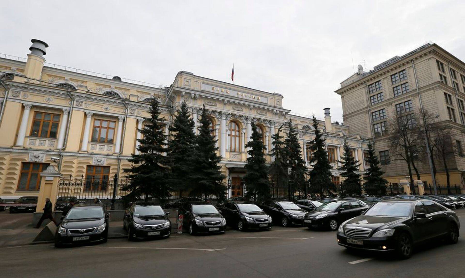 В евро были номинированы активы Центробанка РФ эквивалентом 189 млрд долларов.