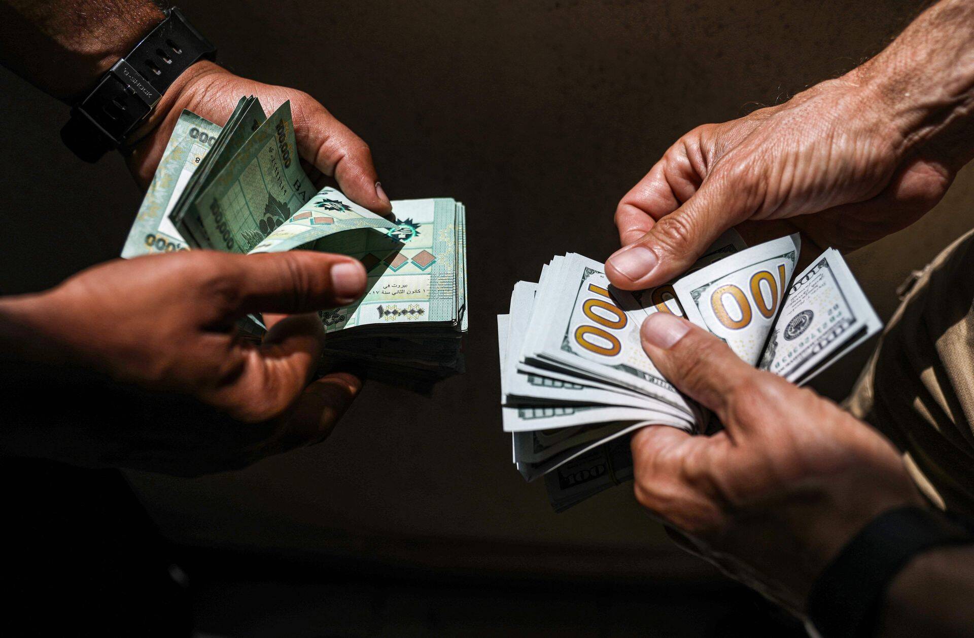 Dollari kurss on viimastel kuudel järsult langenud.