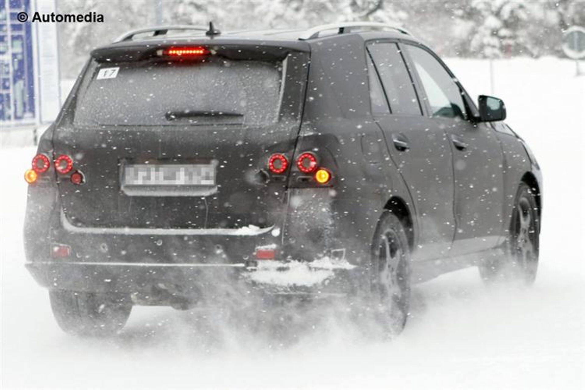 Mercedes-Benz MLi 2011. aasta mudel testimisel.