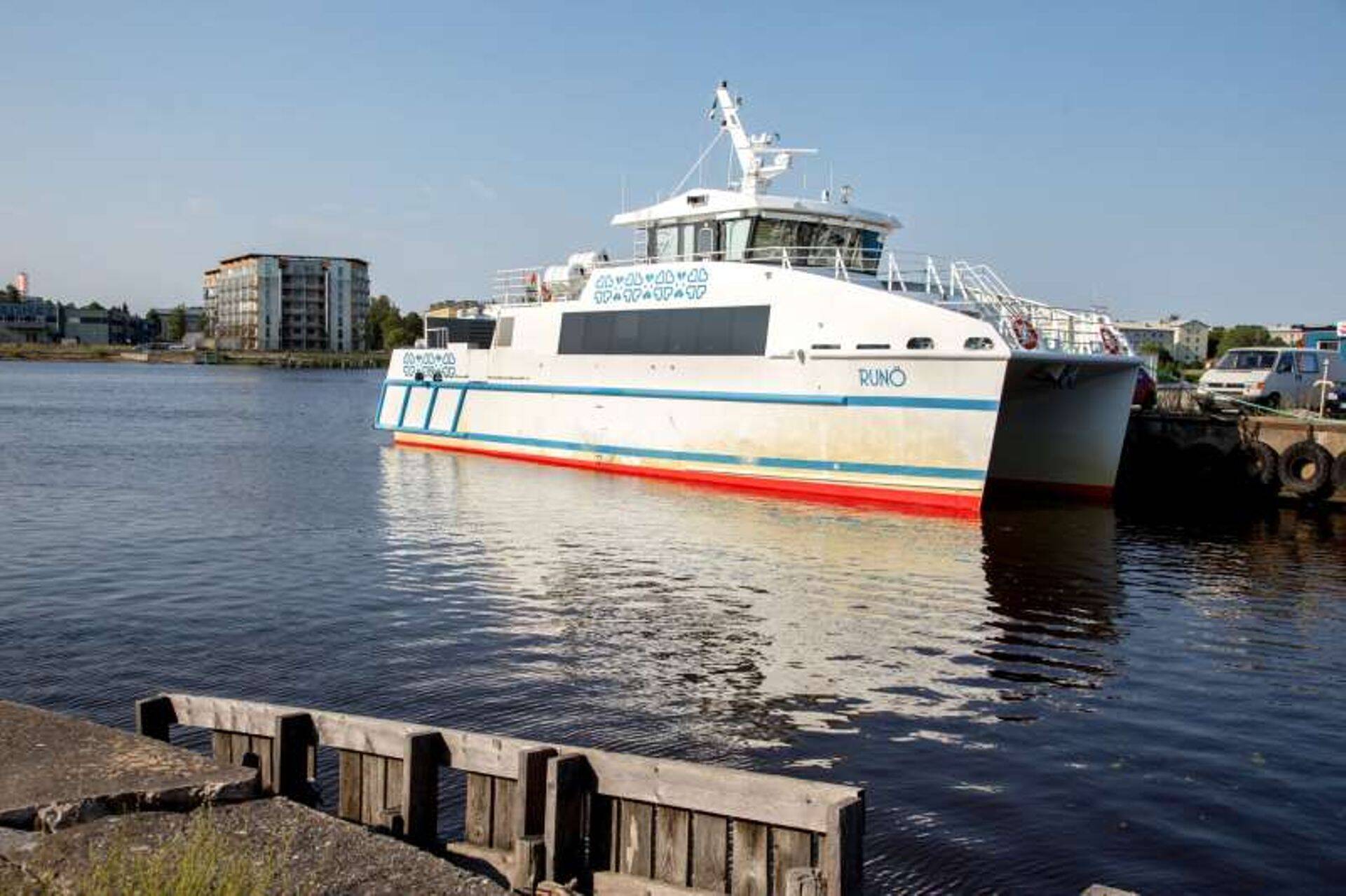 Ruhnu liinil sõitva liinilaeva Runö mootor läks puruks jaanipäeva paiku ja alus tuli liinile tagasi 13. juulil.