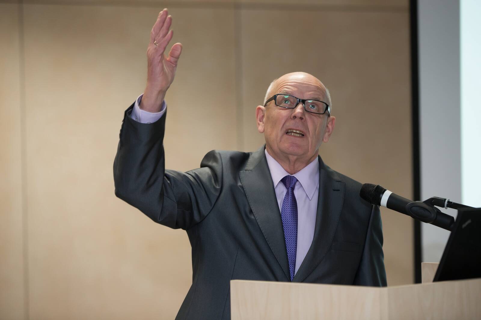 Aadu Kana Eesti Betooniühingu auliige, võistluse “Aasta betoonehitis” žürii esimees, 2000–2025