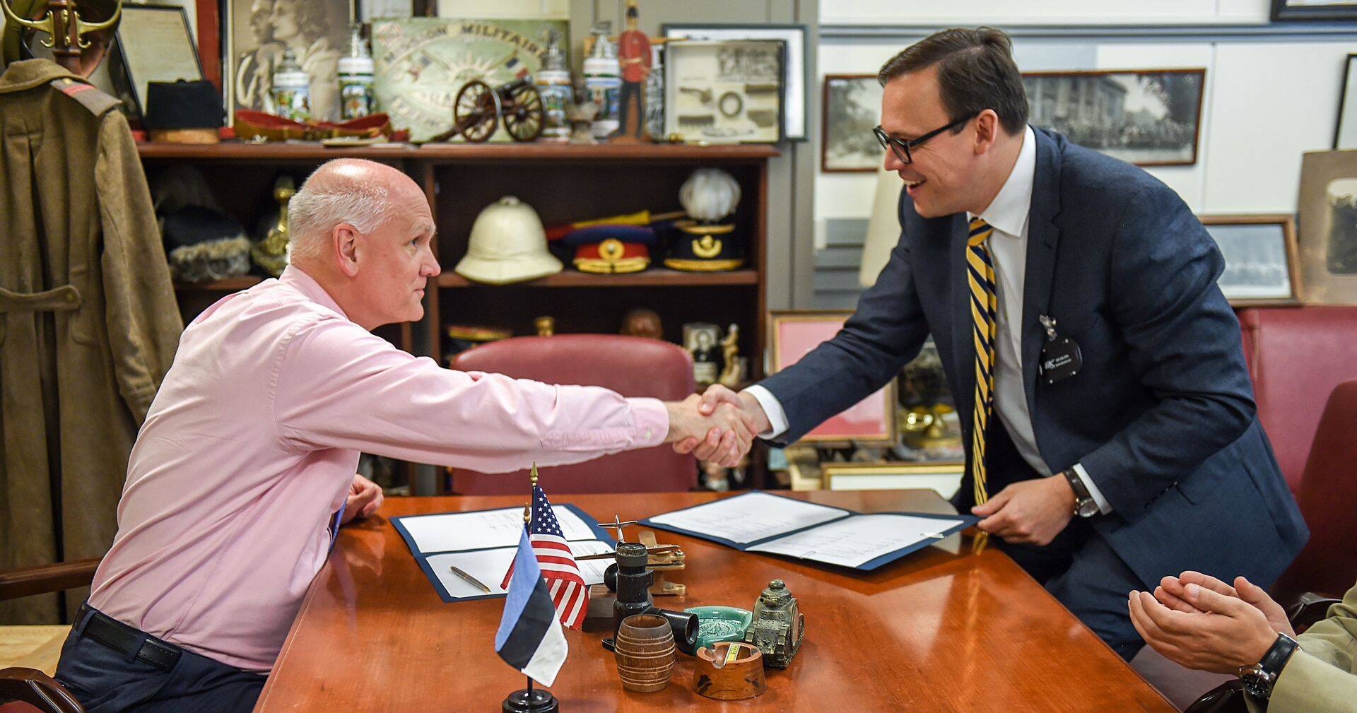 USA abikaitseminister Jim Townsend (vasakul) ja Eesti suursaadik Ameerika Ühendriikides Eerik Marmei