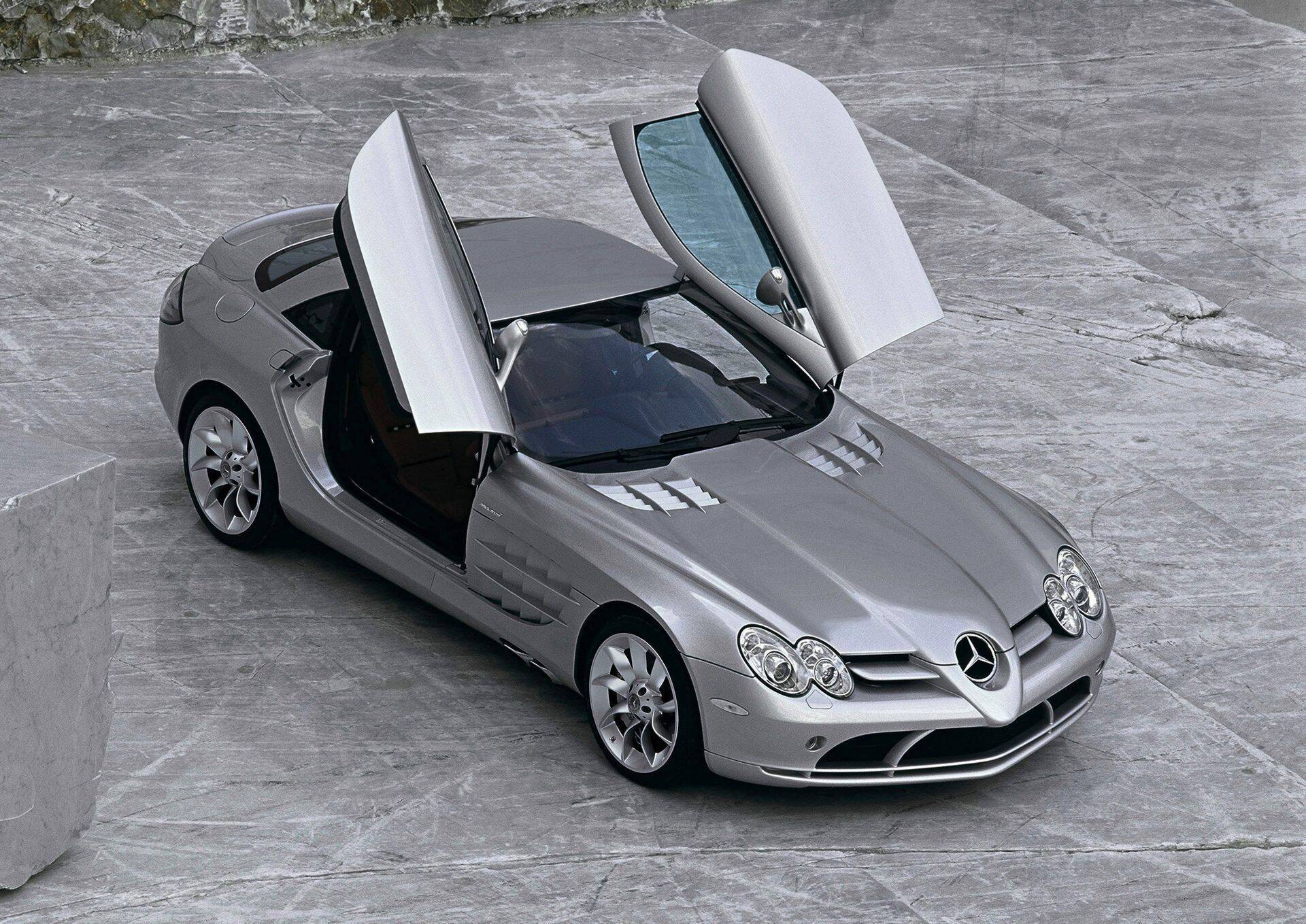 Uuena maksis Mercedes-Benz SLR McLaren 450 000 eurot.