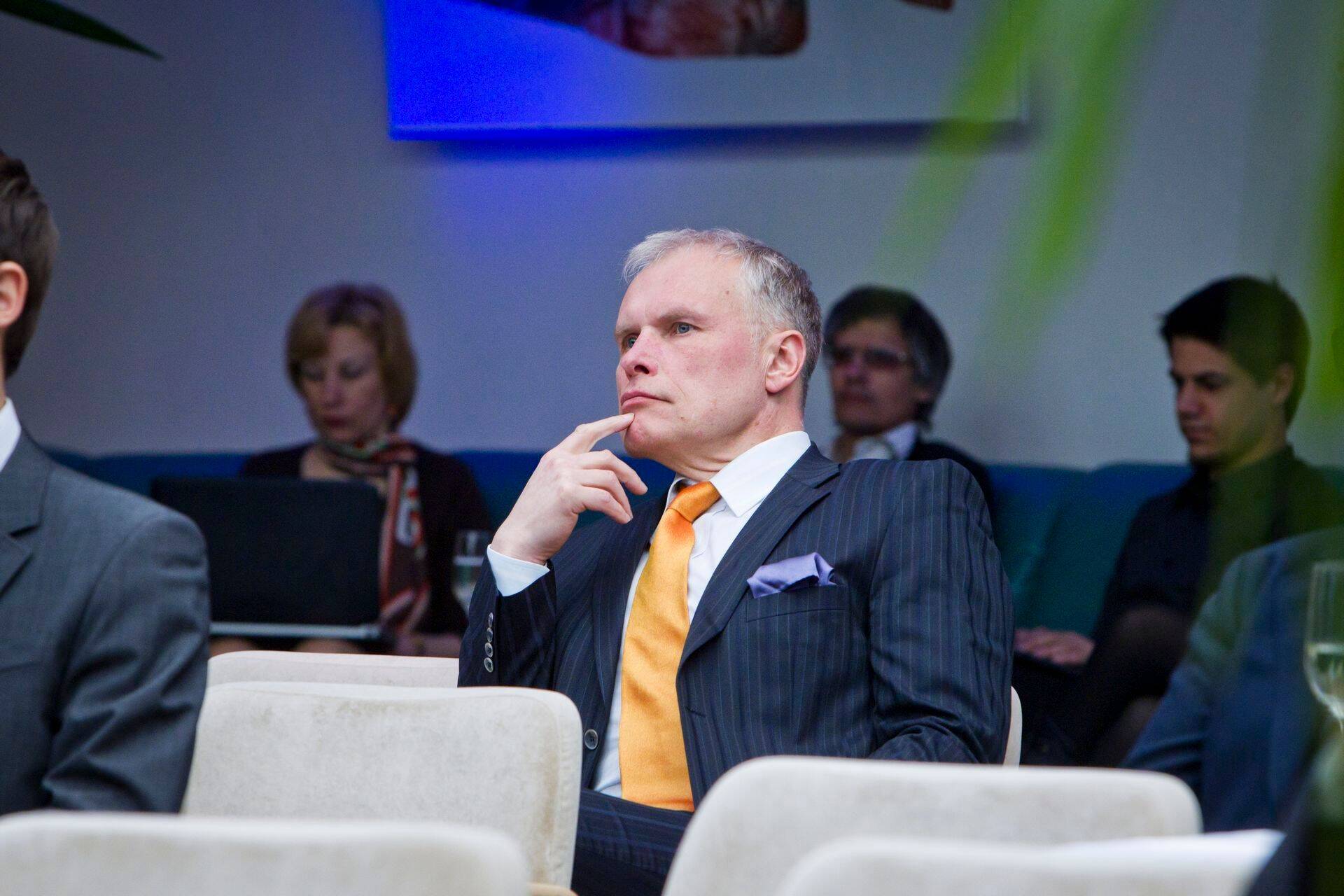 Estonian Airi endine juht Toomas Peterson avaldas lootust, et uue riikliku lennufirma loojad on seekord kõik vajaliku Euroopa Komisjoniga läbi rääkinud.