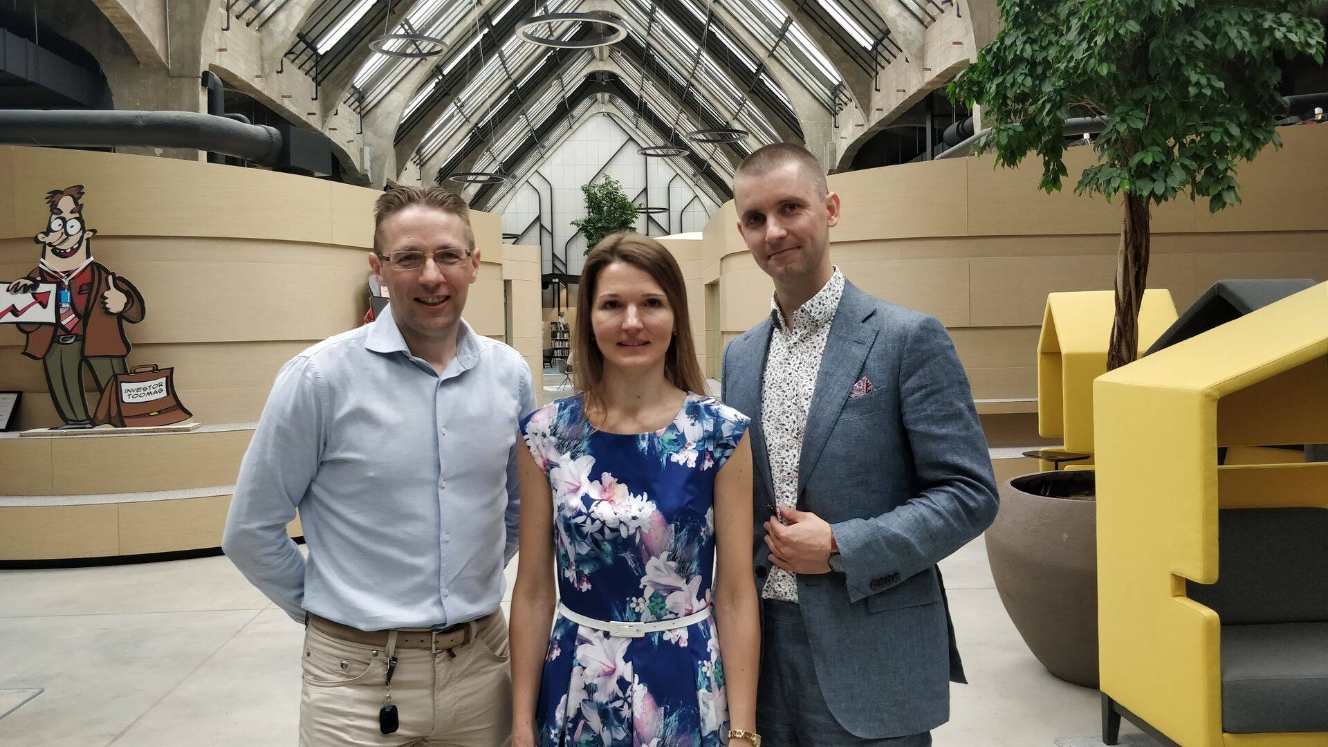 Selveri e-kaubanduse juht Gunnar Obolenski, Kantar Emori uuringuekspert Kersten Jõgi ja saatejuht Art Lukas.