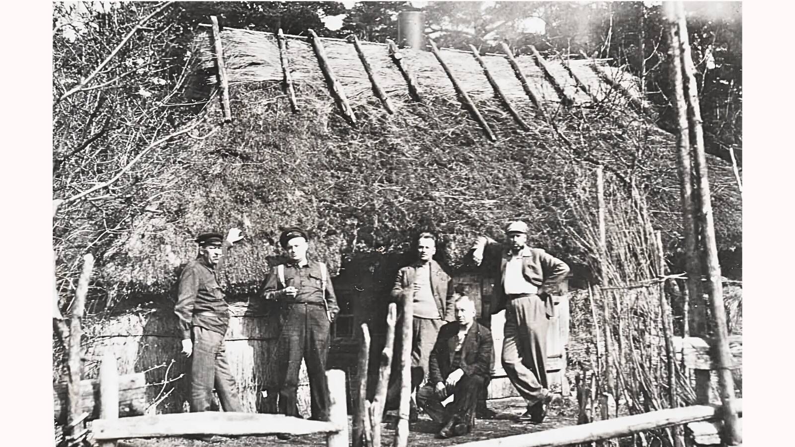 15 апреля 1934 года на остров Кихну прибыли депортированные из Таллинна бизнесмены: Карл Луберг, Карл Янес, Генрих Тофер, Артур Оксенберг и Карл Уудель.
