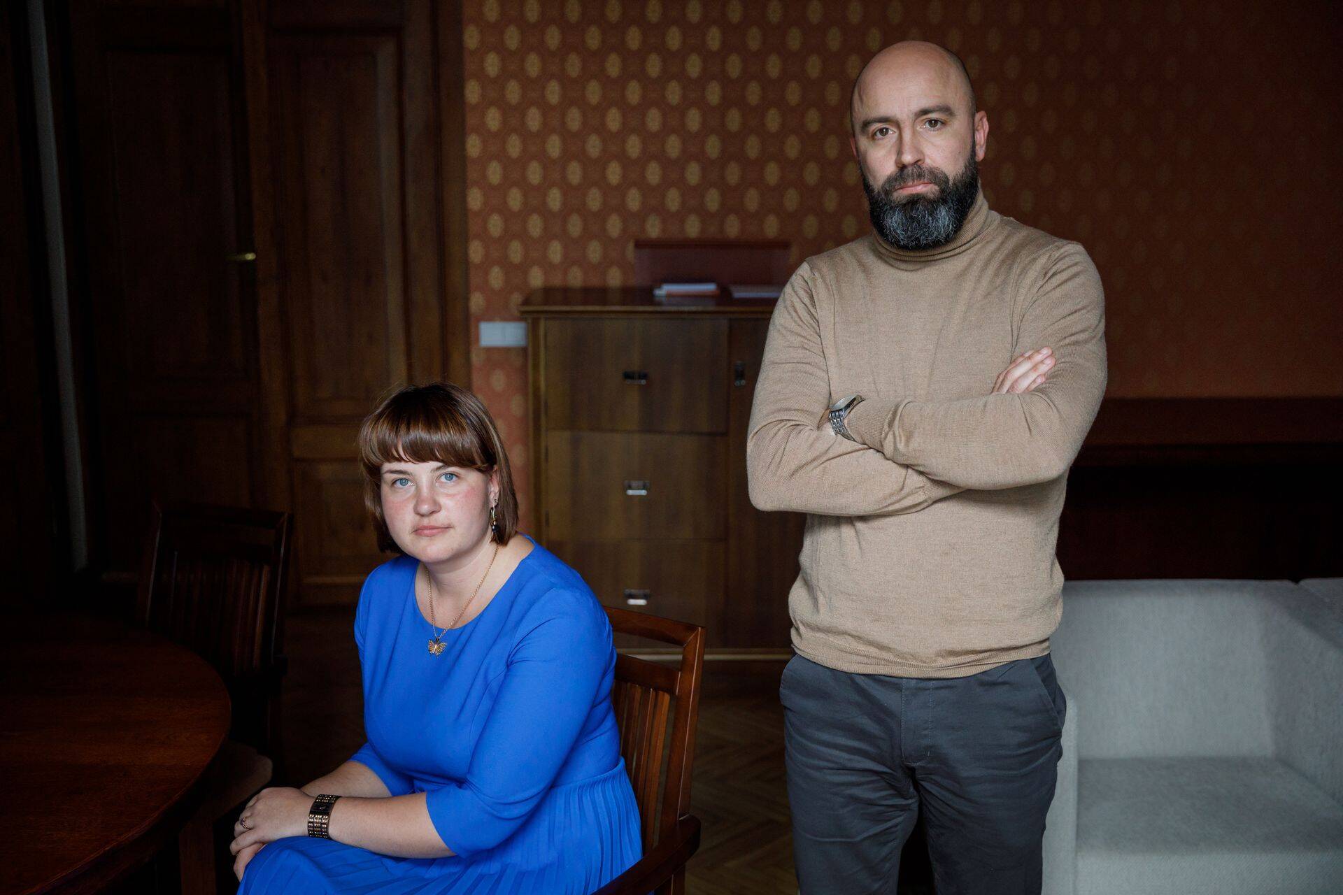 «Эти люди всё время находятся у нас на радаре, мы следим за ними и анализируем их деятельность. Если появляется причина, то мы вмешиваемся», - сказал руководитель Бюро экономических преступлений Центральной криминальной полиции Лехо Лаур. Слева - государственный прокурор Сигрид Нурм.