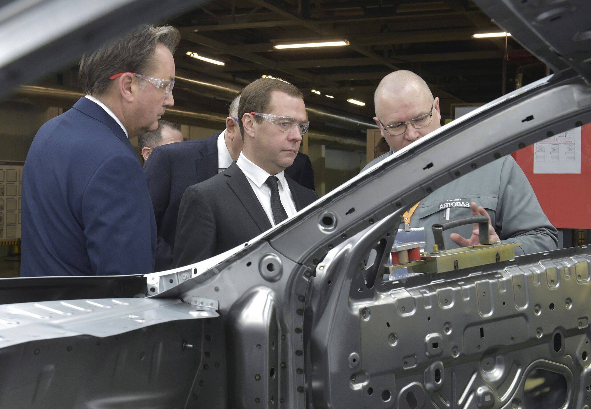 Peaminister Dmitri Medvedev AvtoVazi tehases Togliattis.