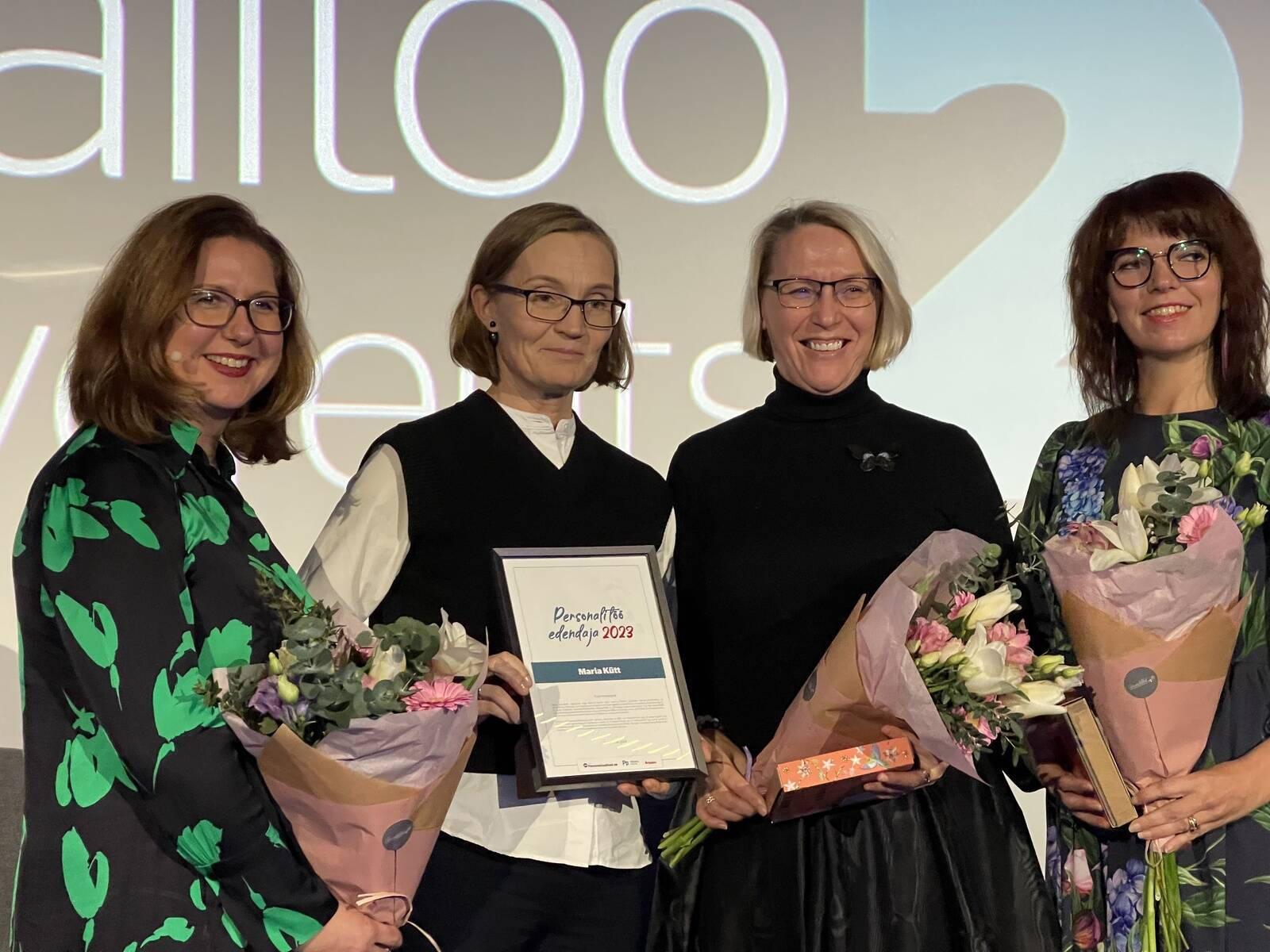 Personalitöö edendaja 2023 esikolmik: Maria Kütt, Mailis Neppo ja Katrina Laurson-Suurna. Auhinna andis üle eelmise aasta võitja Ingrid Viinapuu.