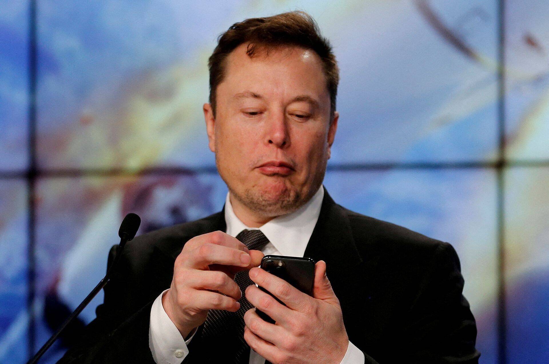 Mida kõrgema taseme töötaja, seda nähtavamalt tuleb tööd teha, leiab Tesla juht Elon Musk.
