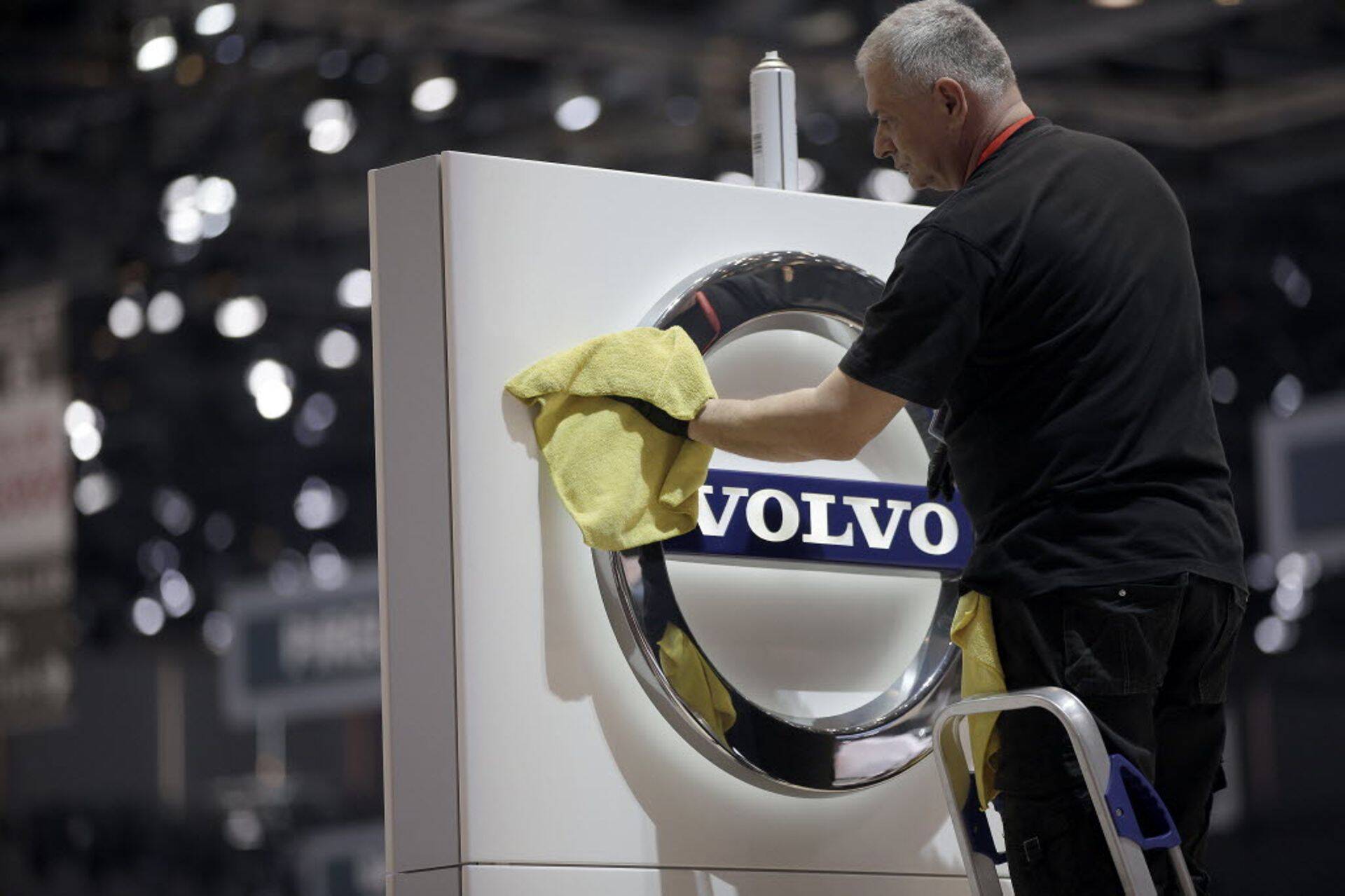 Volvo logo.