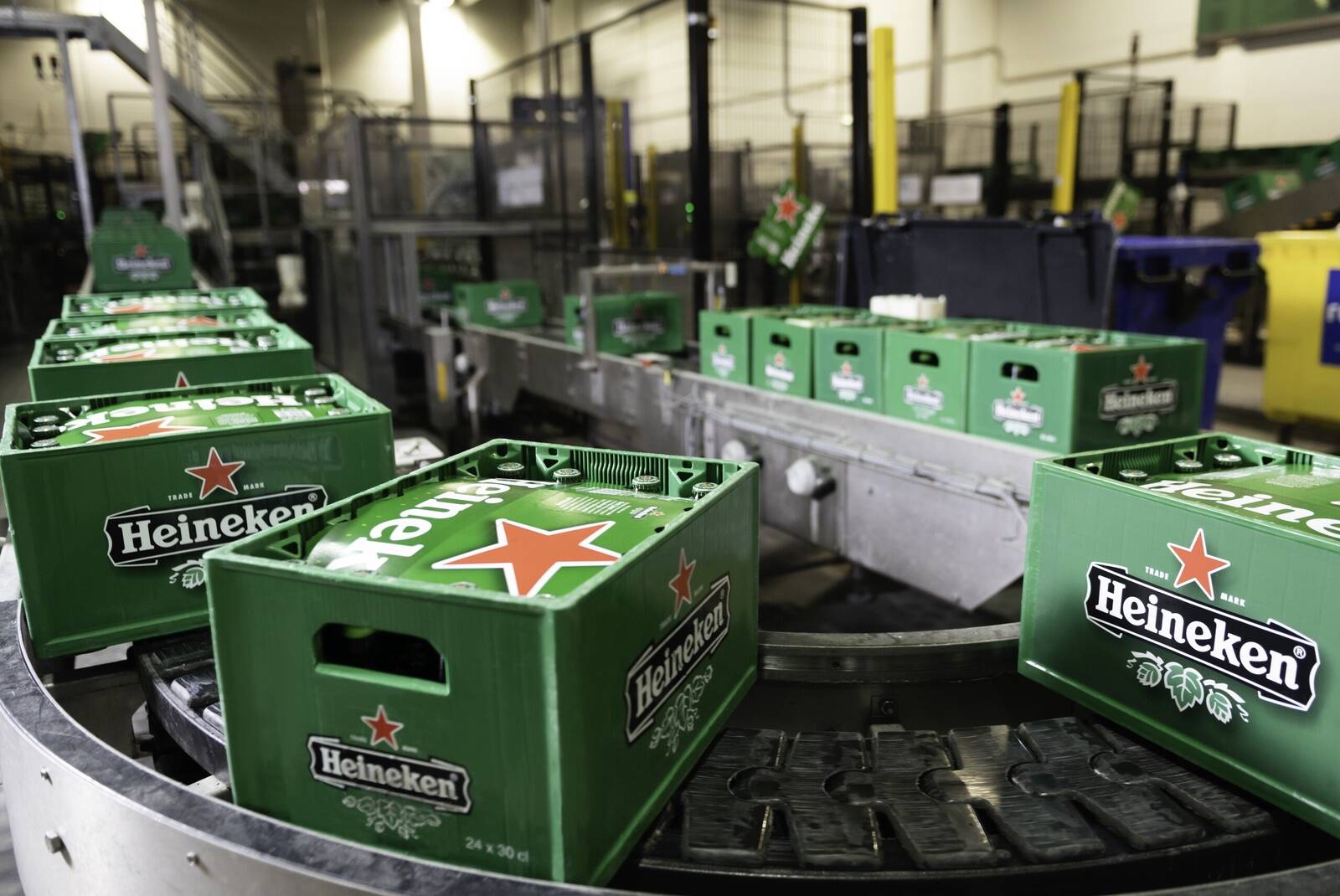 Heineken kukkus Euroopa joogitootjate aktsiast kõige rohkem USA-EL kaubandusleppe väljakuulutamise peale. Pildil Heinekeni tootmine.