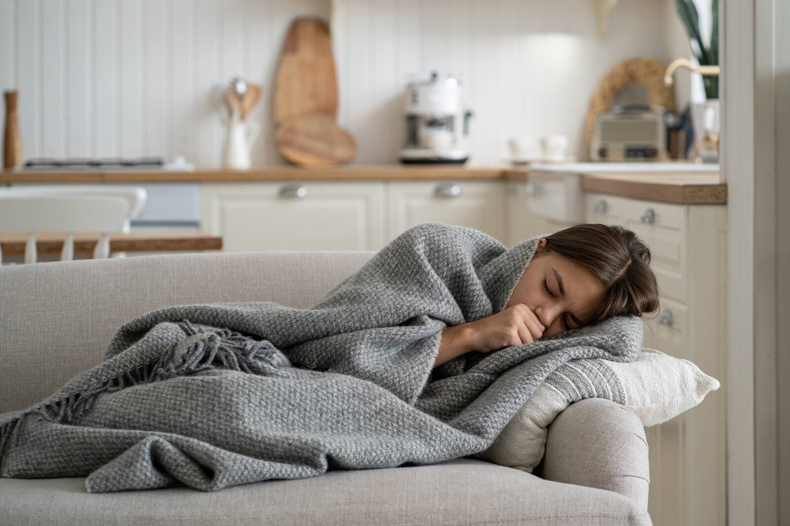 Lähinädalatel on oodata nii COVID-19, gripi kui ka teiste ägedate respiratoorsete viirushaiguste leviku intensiivistumist.
