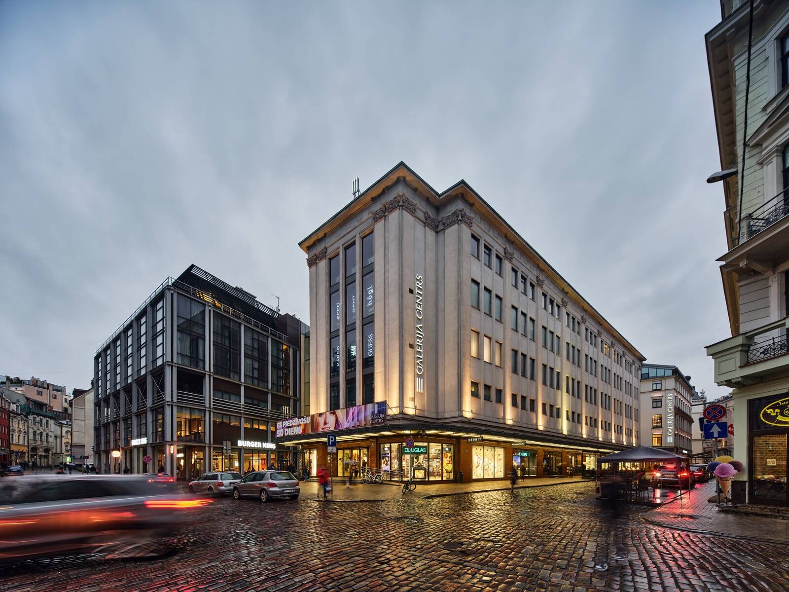 Galerija Centrse keskus Riias.