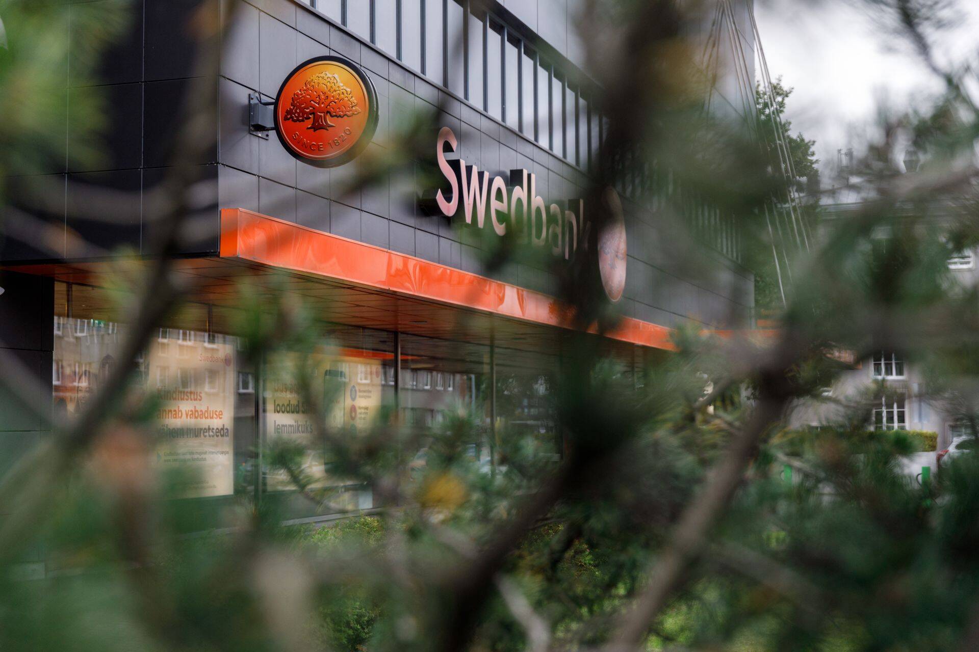 Руководитель отдела коммуникаций Swedbank Мартин Кырв пояснил, что нападение России на Украину сделало сделки с Россией очень рискованными.