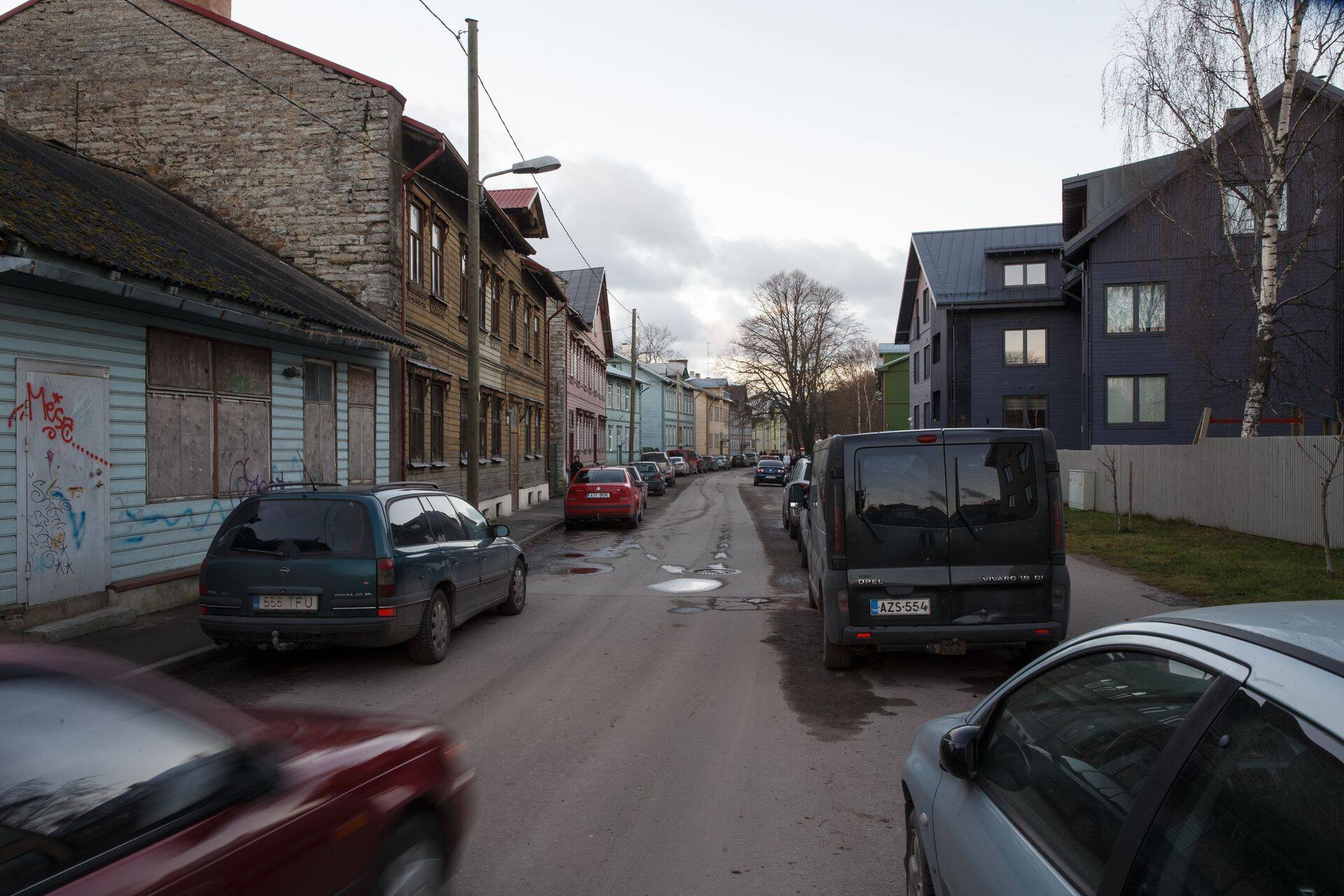 Kalamaja tänavatel on juba praegu raske liigelda, kuna kitsastel tänavatel on autosid pargitud mõlemale teepoolele.