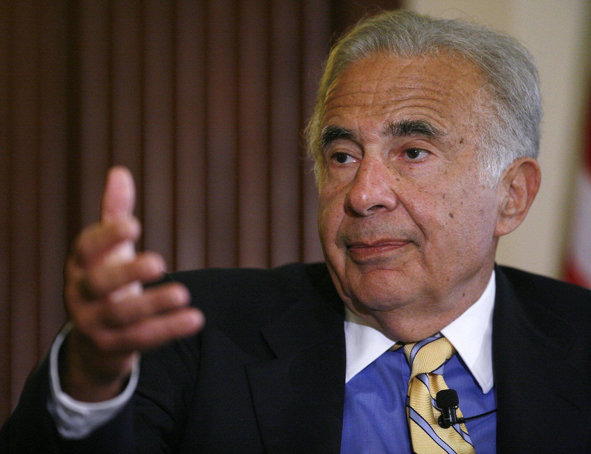 Miljardärist ettevõtja ja investor Carl Icahn, kes on tuntud oma kõva käe taktika poolest firmade ülevõtmisel, tõmbus rahasse ning müüb lühikeseks ärikinnisvara ettevõtete aktsiaid.