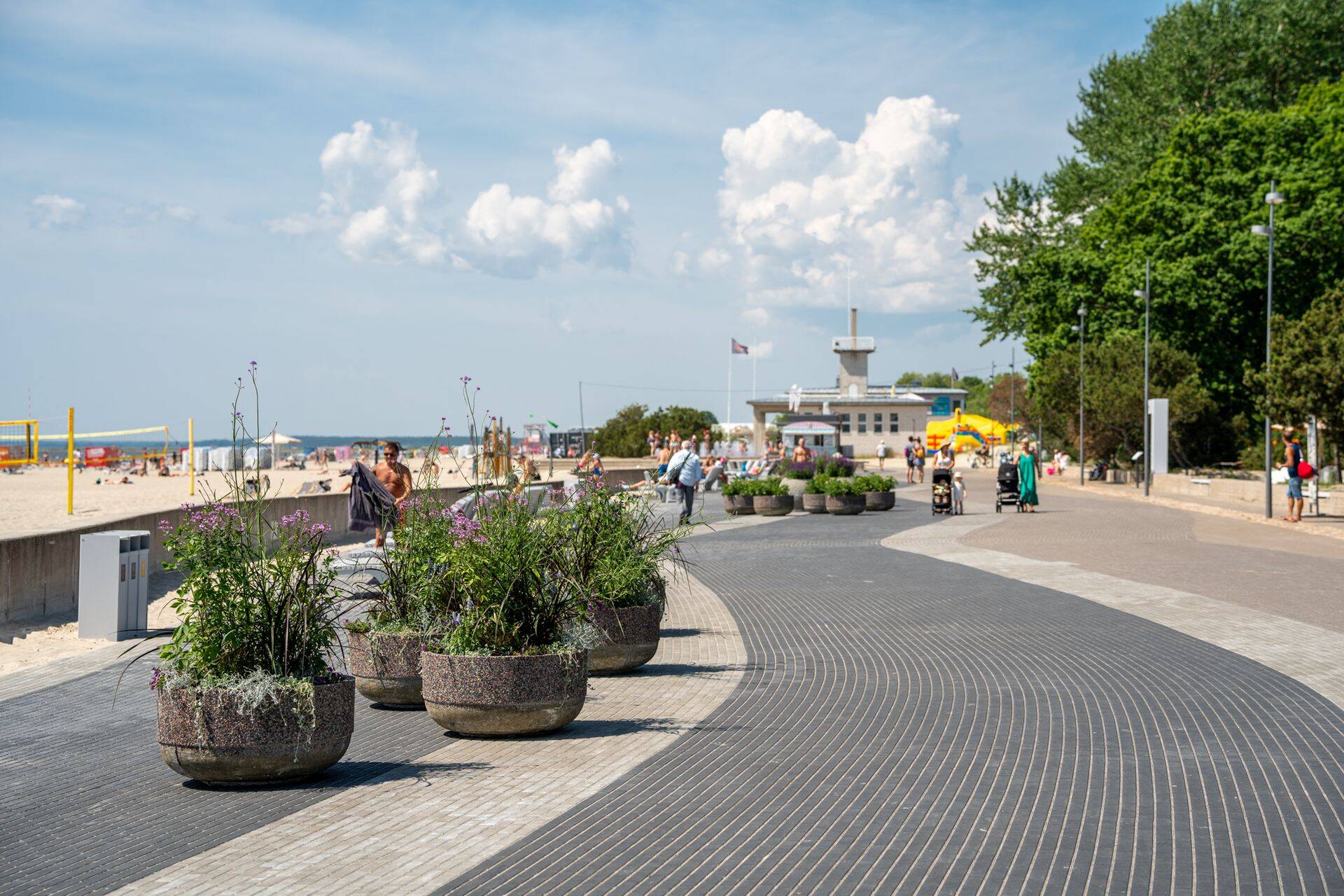 Гостиницы переполнены к концу недели, в рабочие дни затишье, говорят отельеры. Пярну, 20 июня 2023 года