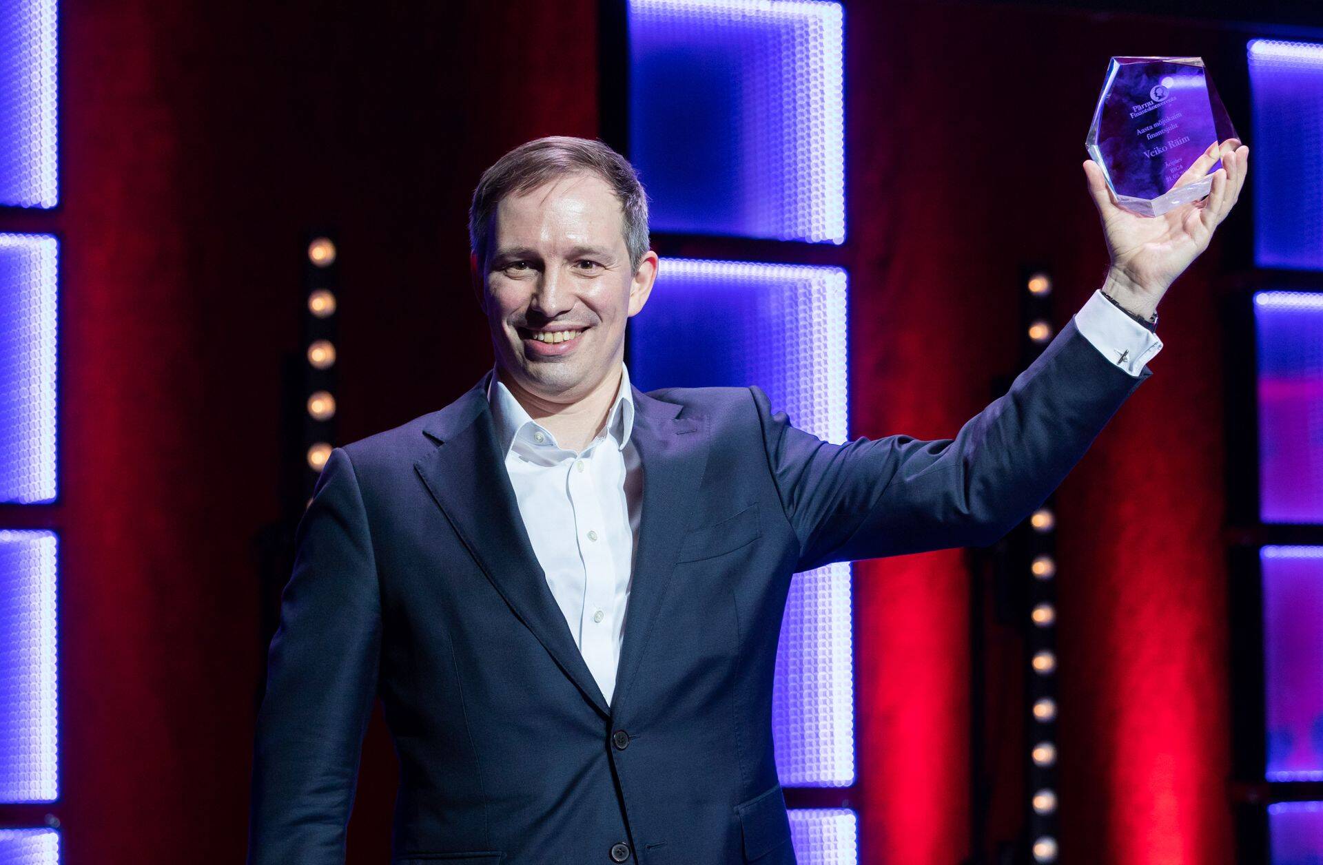 Veiko Räim pärjati parima finantsjuhi tiitliga Pärnu finantskonverentsil 21. aprillil.