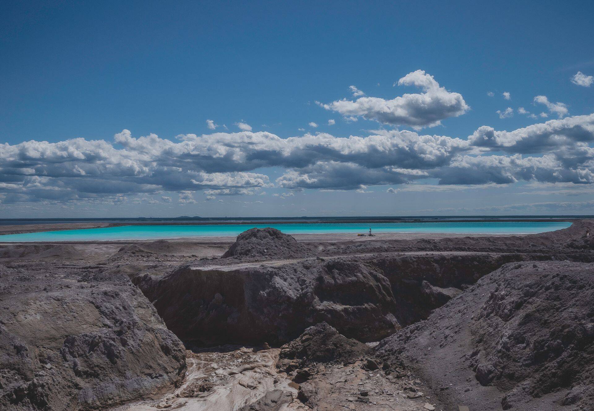 Narva tuhamäed, mida Ragn-Sells kavatseb ära kasutada.