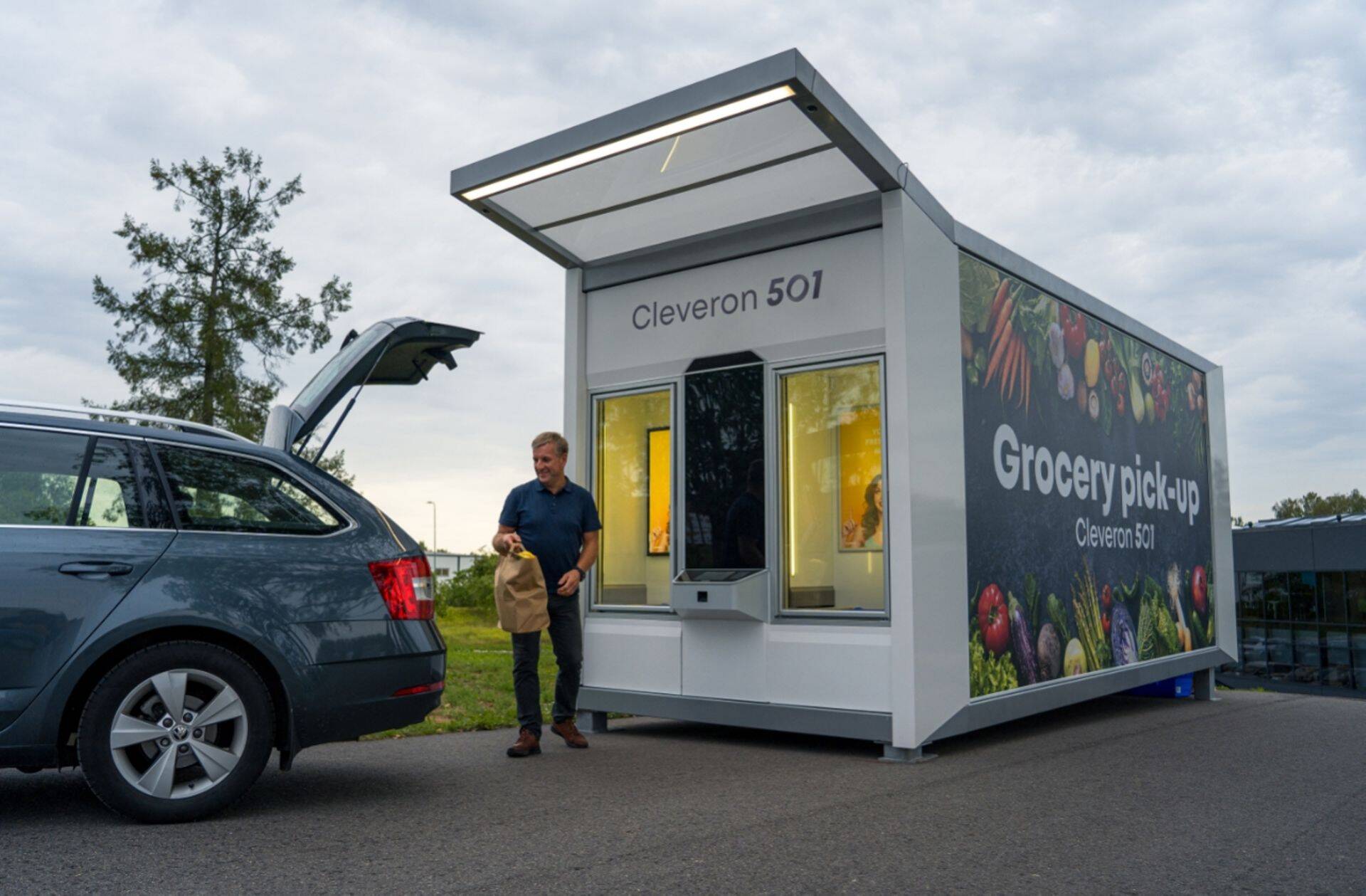 Esimene kahetemperatuuriline toidurobot Cleveron 501.
