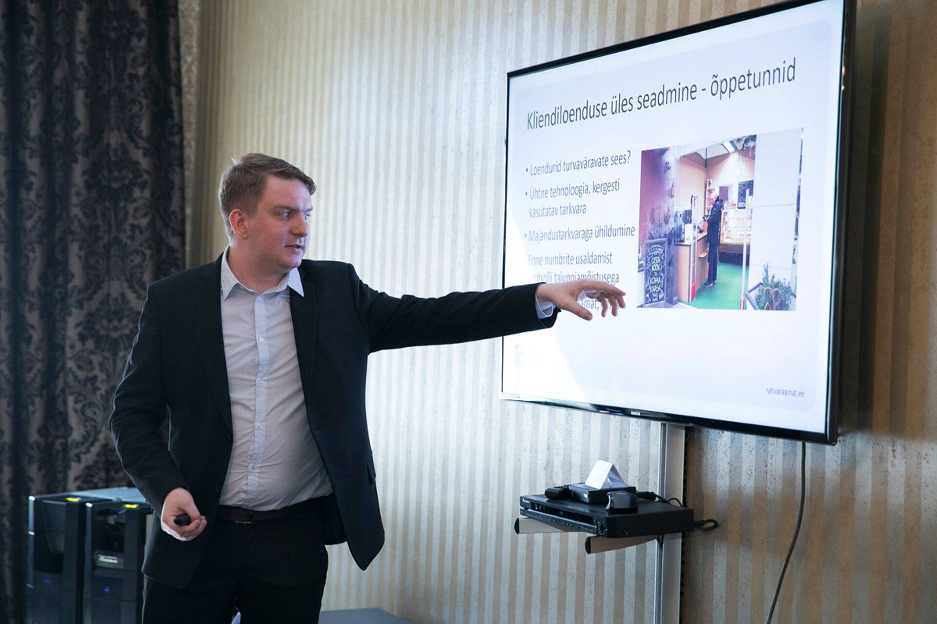 Rahva Raamatu arendusjuht Toomas Aasmäe