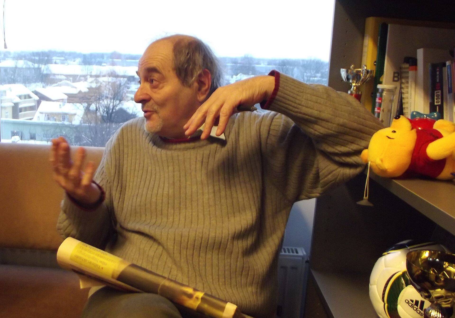 Эльконд Либман рассказывает очередную байку из своей насыщенной журналистской жизни.