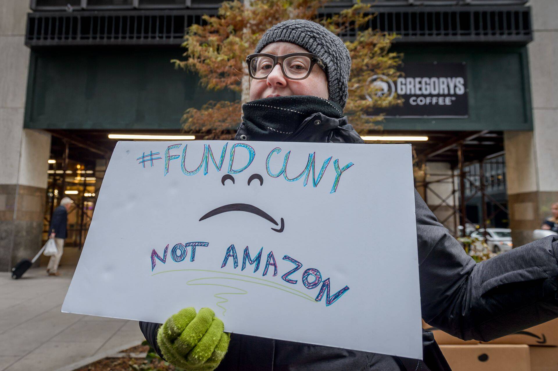 New Yorgis protesteeriti Amazoni peakontori linna toomise plaani vastu.