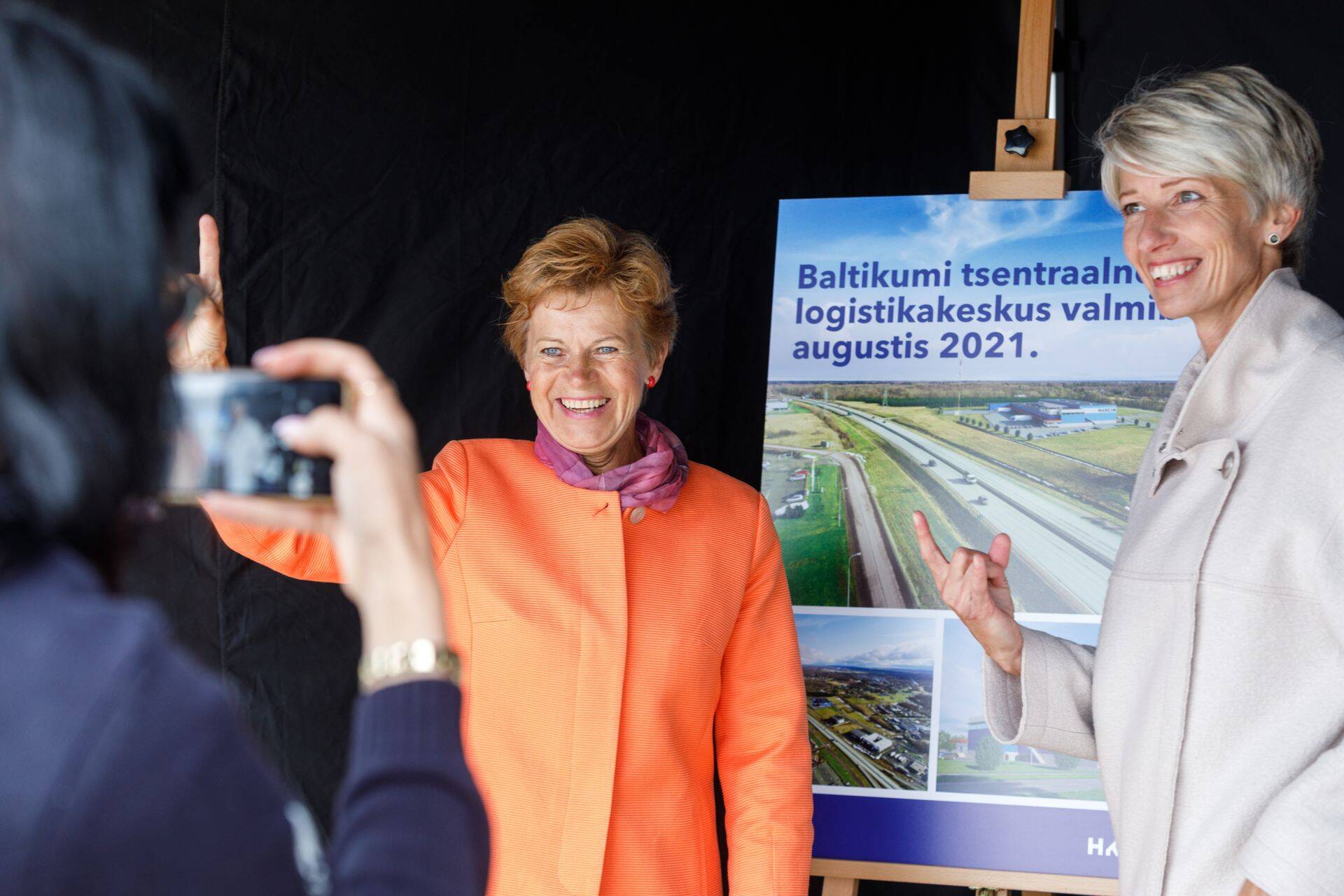 Toiduliidu juht Sirje Potisepp ja HKScan Estonia juht Anne Mere.