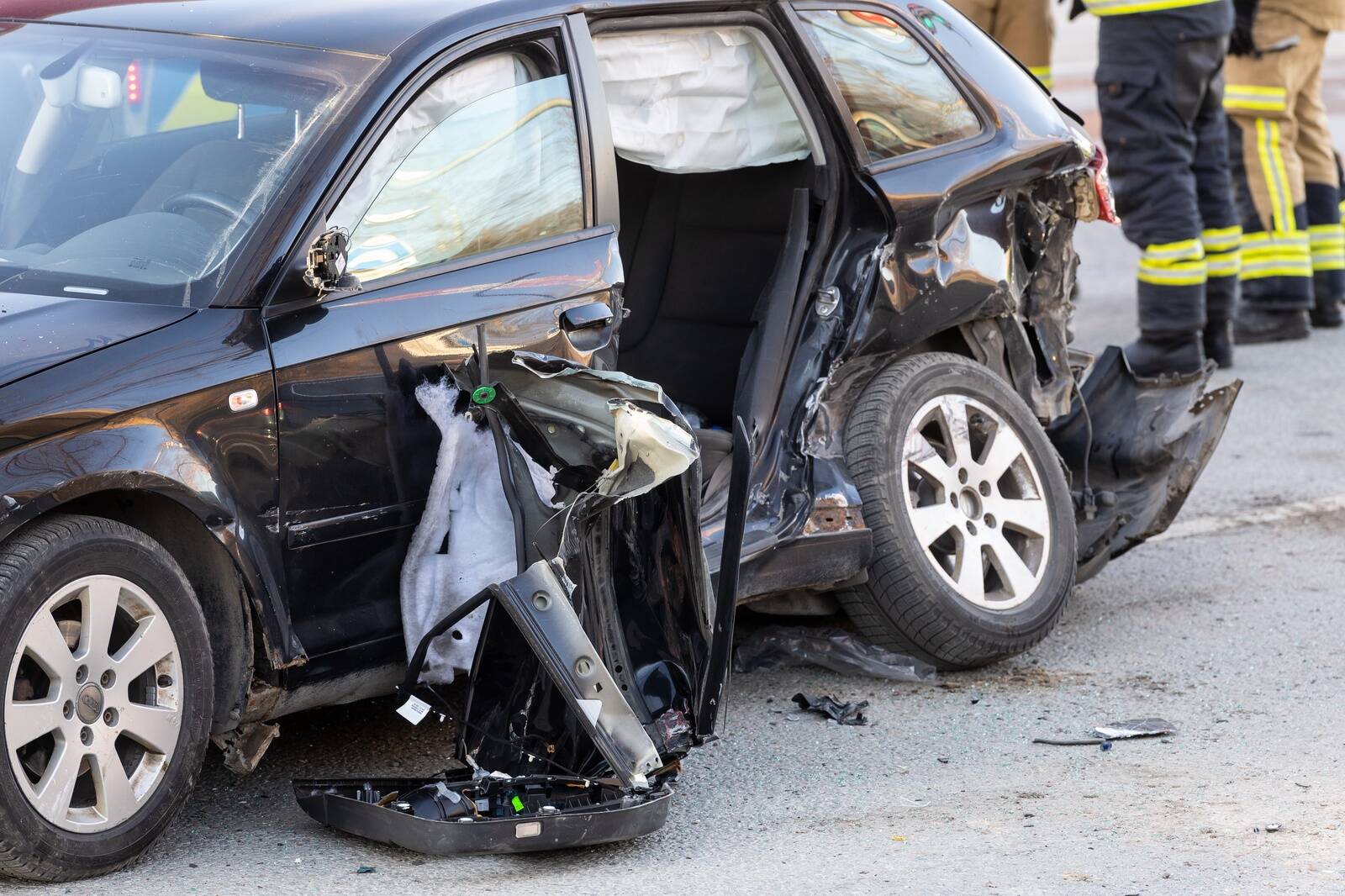 Если пользоваться собственным автомобилем невозможно, стоит запросить у страховой компании компенсацию расходов на сменный автомобиль, однако, чтобы ее получить, может потребоваться весьма подробное обоснование.