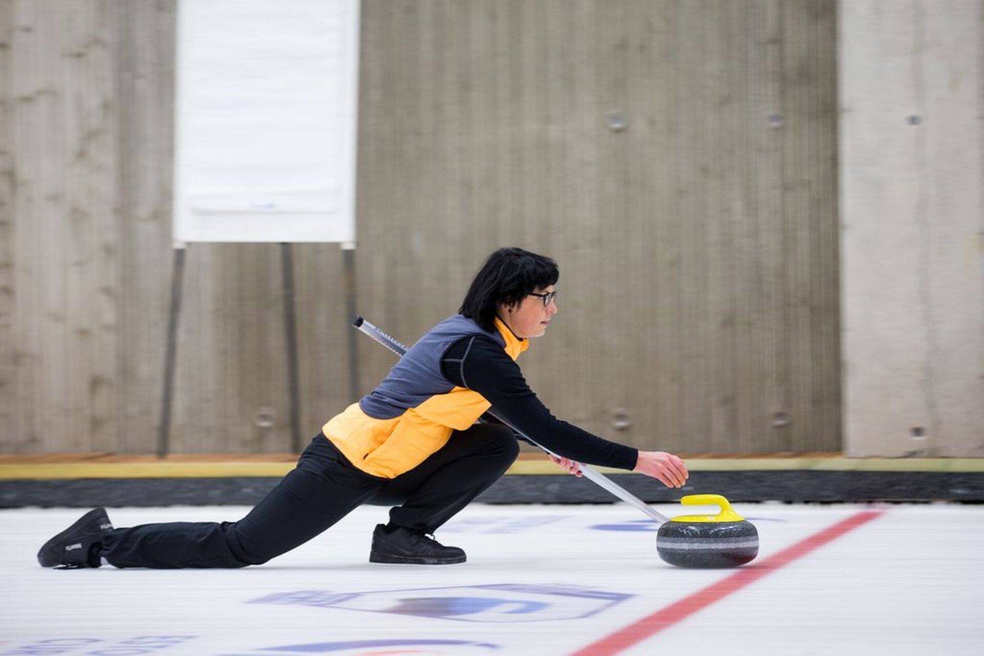 Curling on harrastus kogu eluks, mis nõuab füüsilise pingutuse kõrval ka vaimset, kiitis juba 10 aastat jääl kive libistanud Anne-Liis Leht.
