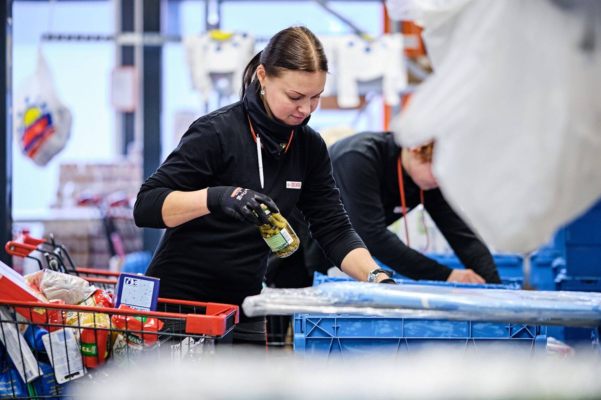 Selveri komplekteerijatel on käed-jalad tööd täis.