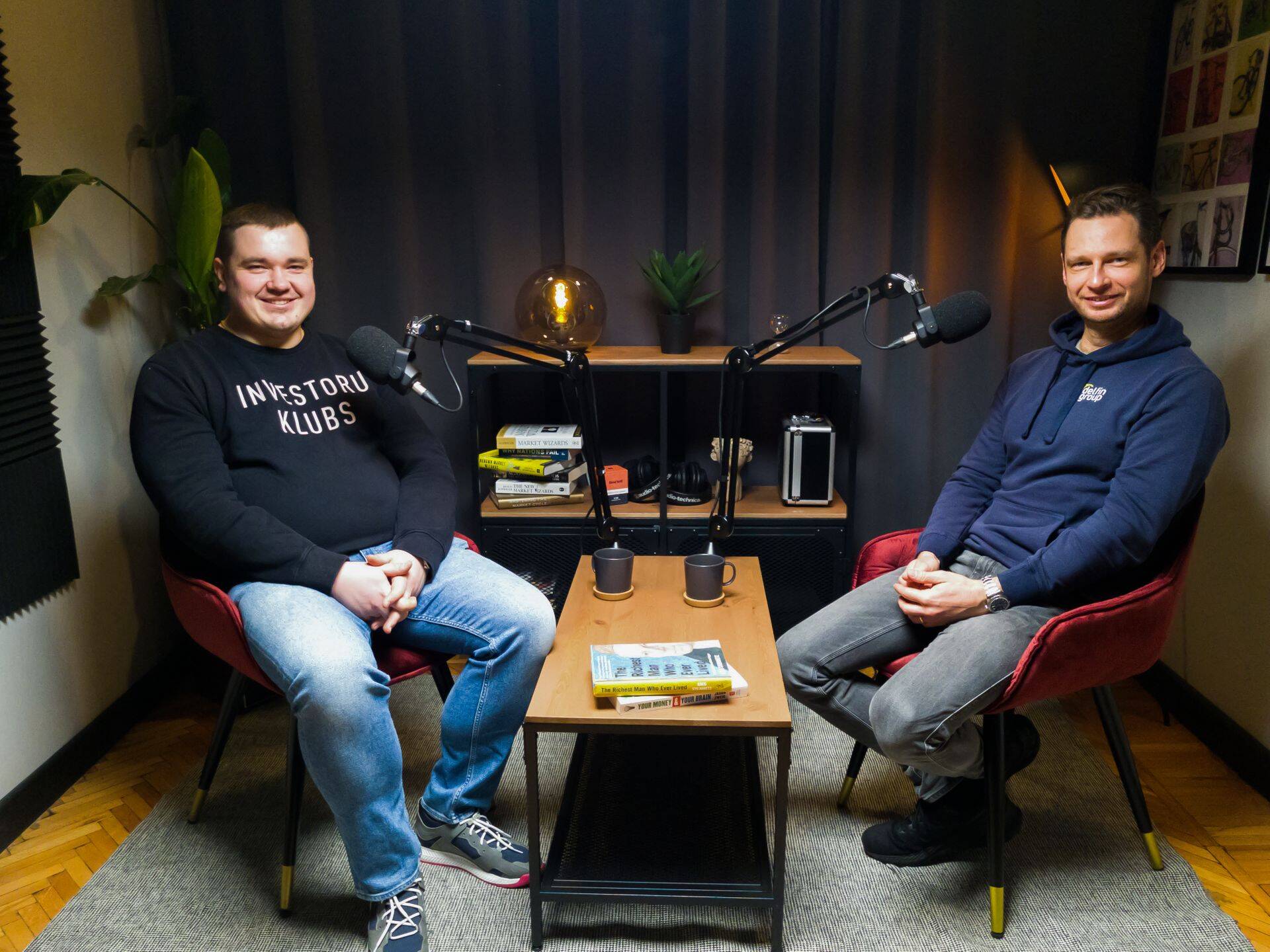 Investoru Kluba izpilddirektors Kaspars Peisenieks (pa kreisi) un DelfinGroup dibinātājs, akcionārs un padomes priekšsēdētājs Agris Evertovskis (pa labi)