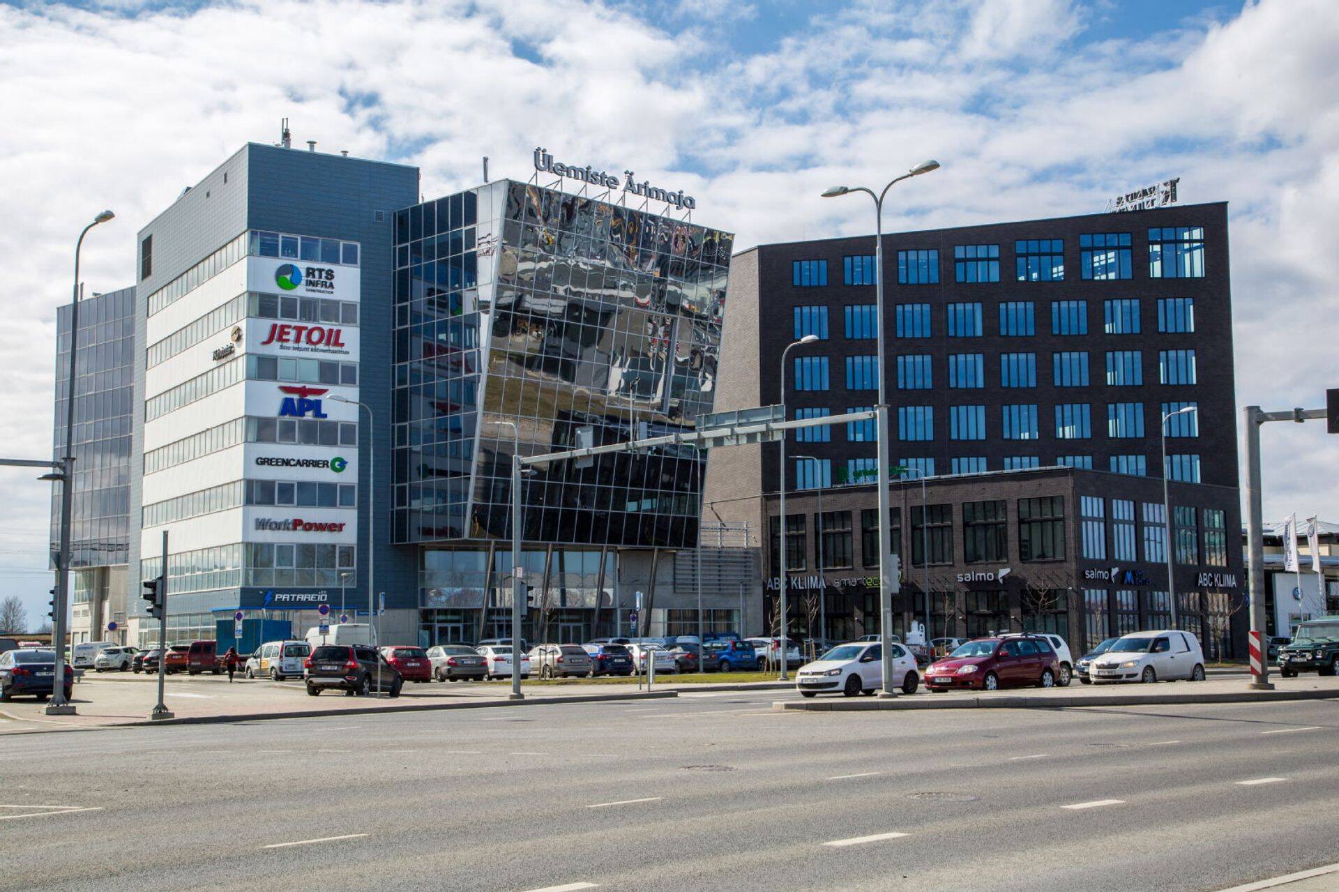 следи за вакантностью