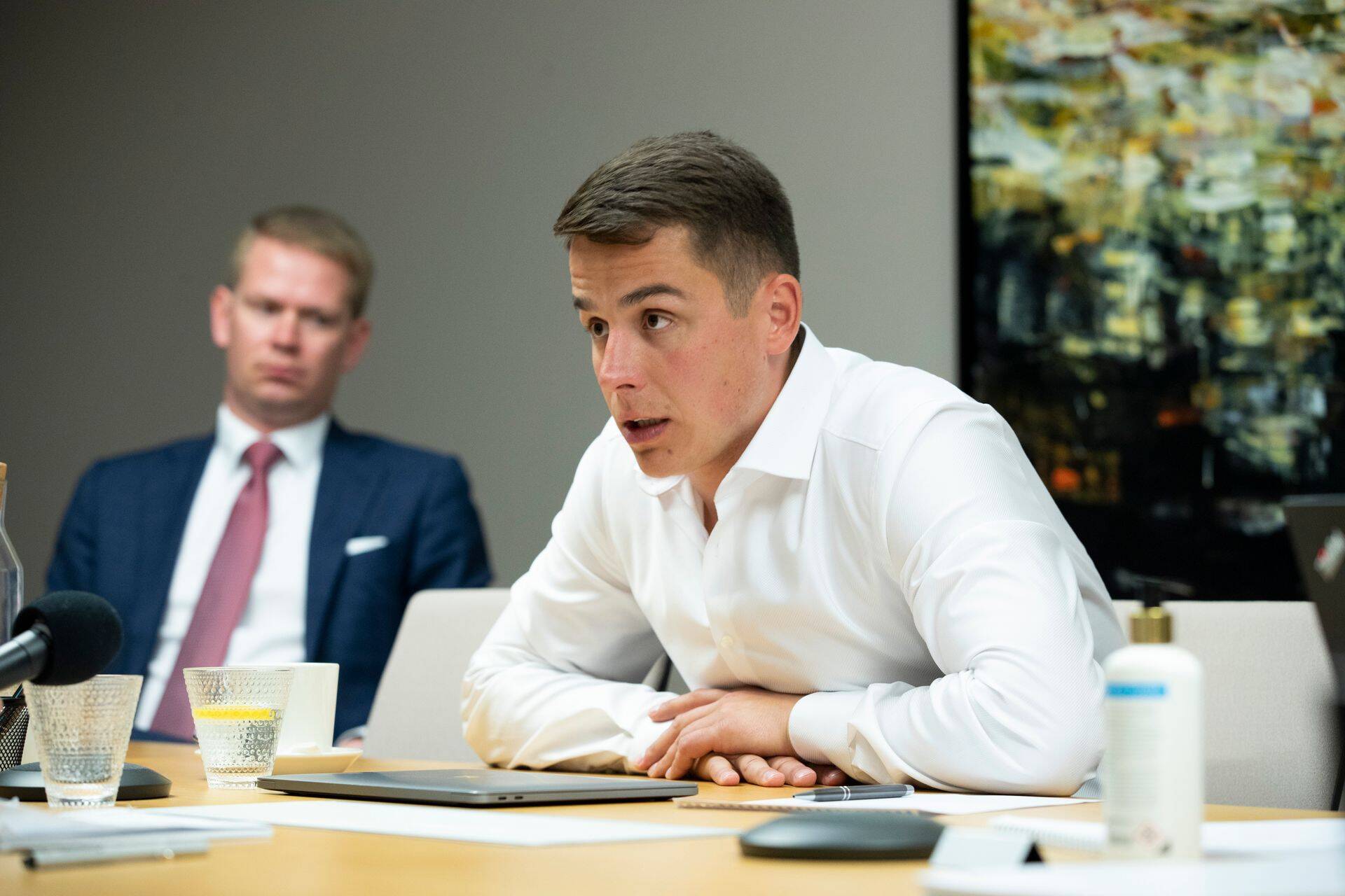 Vabaks OÜ asutaja Marko Vaik (paremal) ja vandeadvokaat Oliver Nääs.
