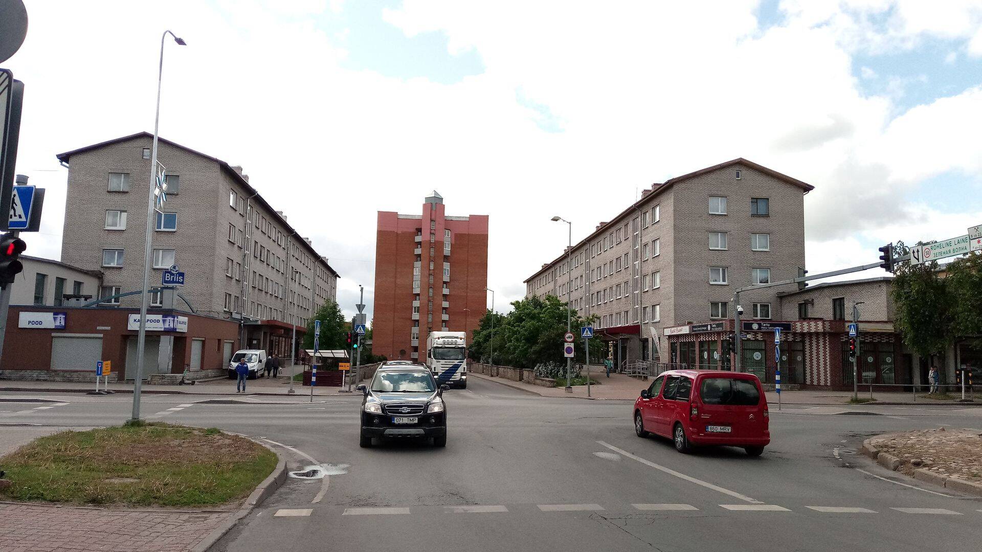 Учреждение Narva Linnaelamu оперирует городской недвижимостью.
