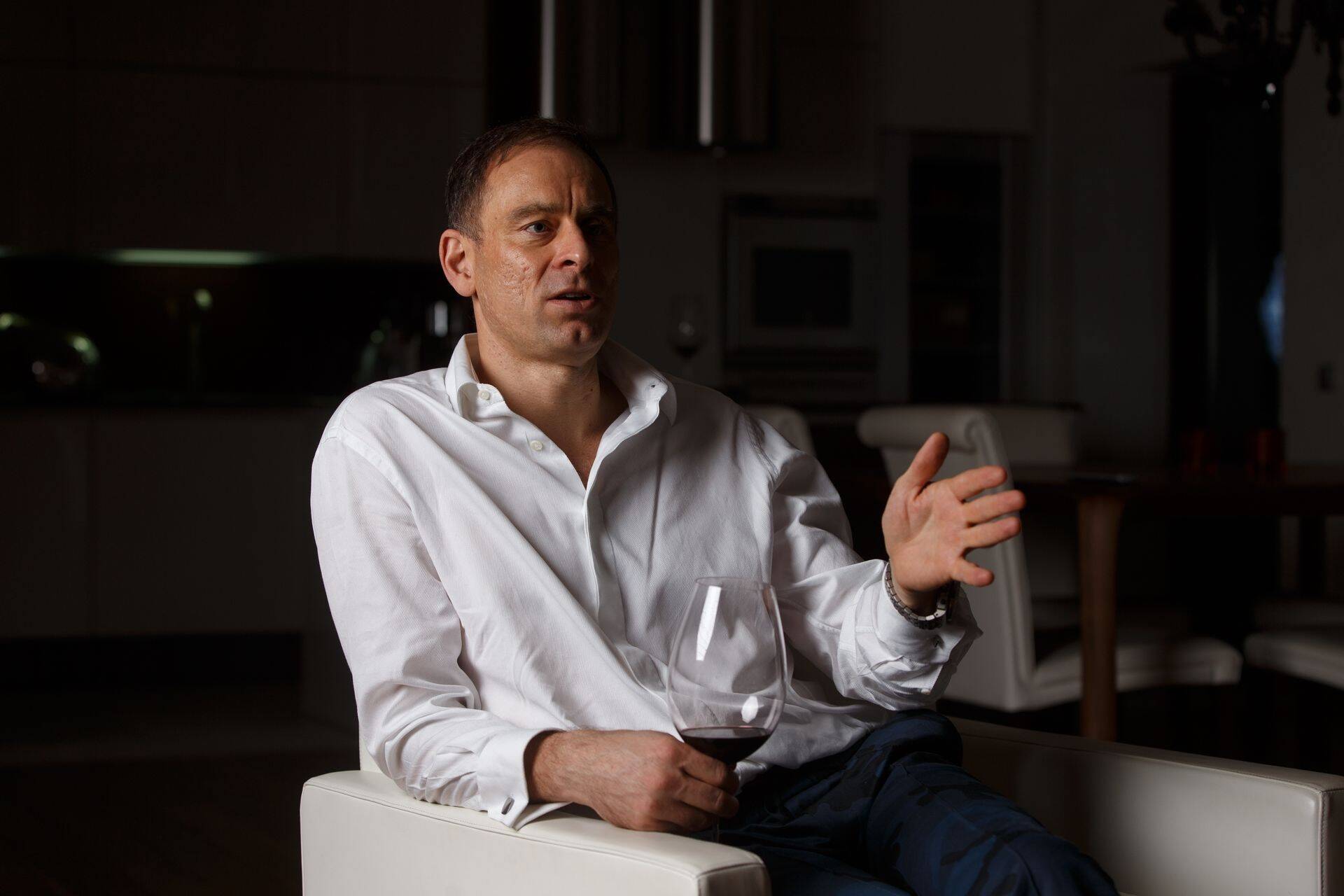 LHV panga asutaja Rain Lõhmuse sõnul on ajad kapitalistide vastu lahked olnud. Annetamine võiks tema arvates olla heaks võimalus ühiskonnale midagi tagasi anda.