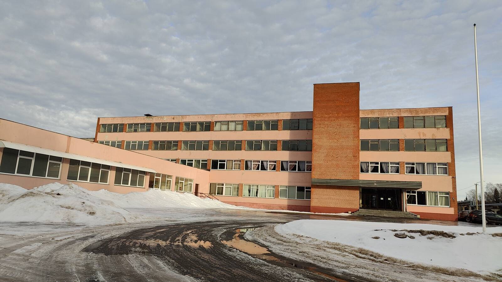 В старом комплексе зданий кожзавода Nakro, кроме него самого, сейчас работают еще 45 фирм-арендаторов производственных площадей.