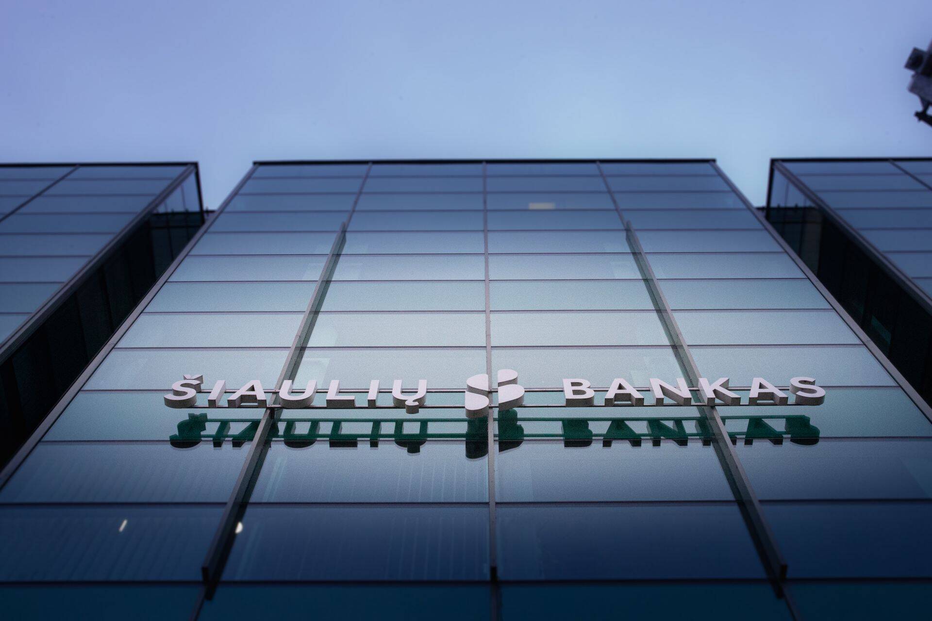 Šauļu bankas lielākais īpašnieks pārdod daļu savu akciju