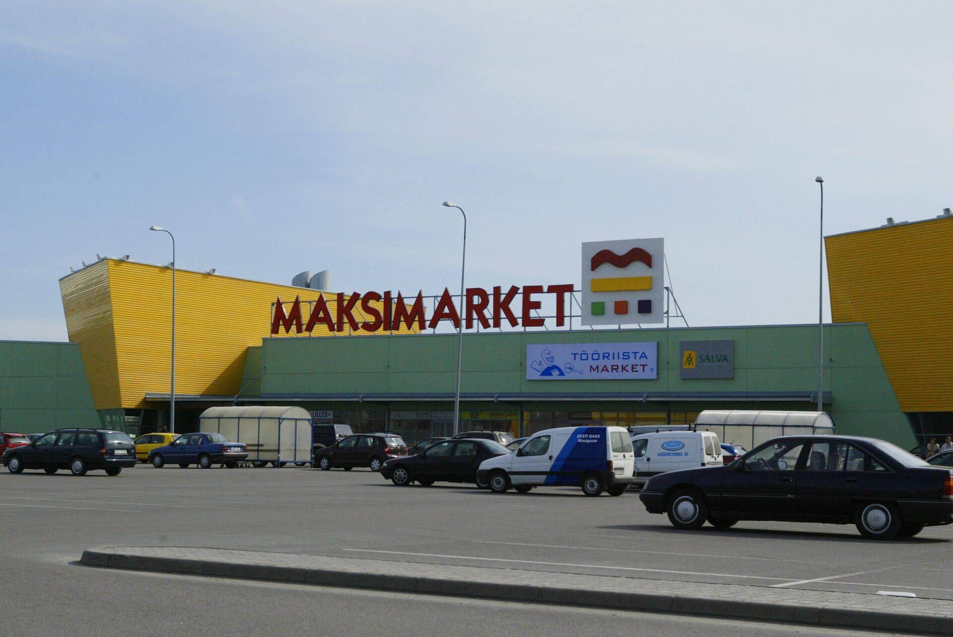 Vesse kaubanduspargis asuv Maksimarket oli 1990. aastatel Lasnamäe ainus suurem kaubanduskeskus.