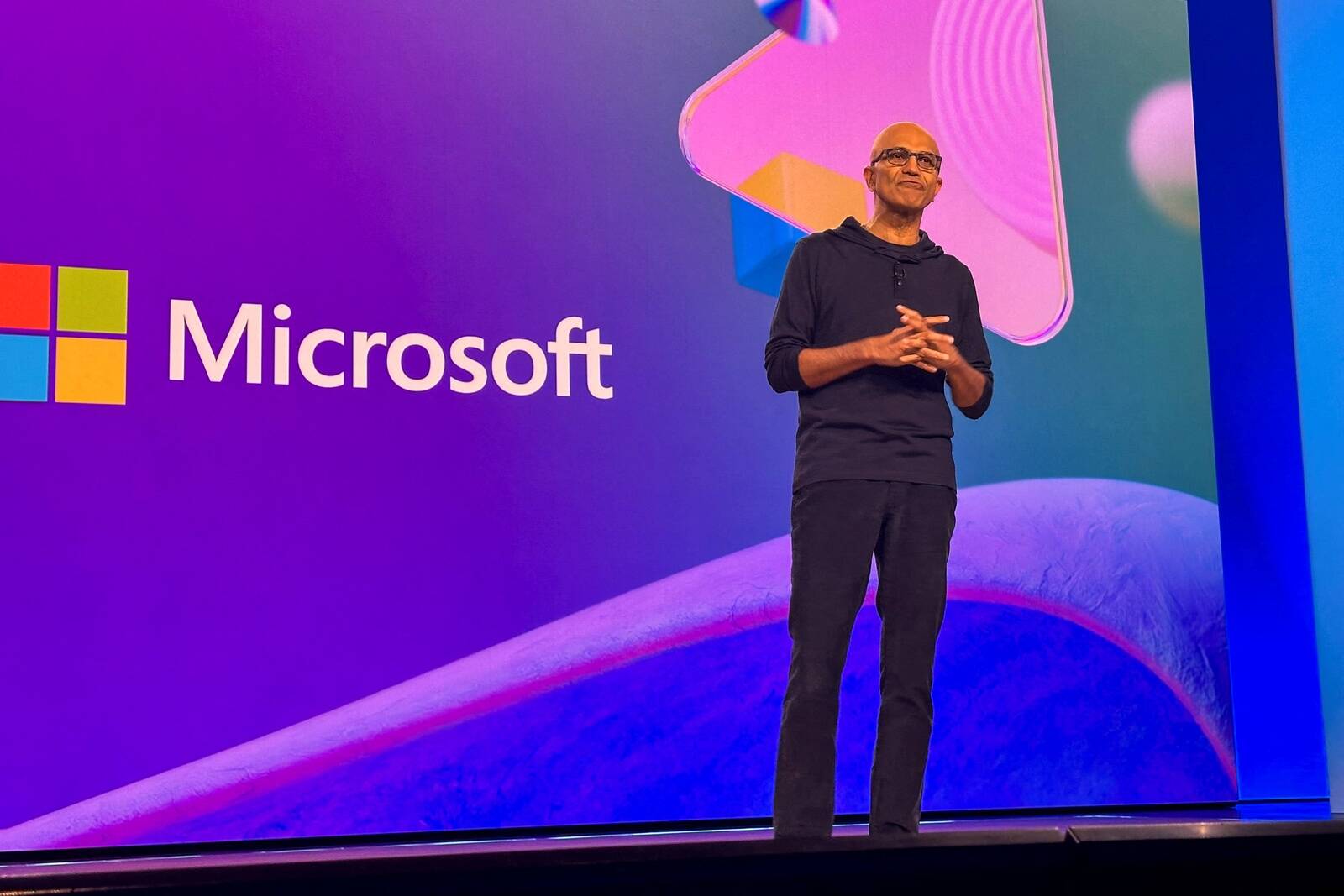 Microsofti tegevjuhi Satya Nadella sõnul muudab AI-põhine tööde ümberkujundamine töövoogusid kõigis rollides, kuid selle tugistruktuurid nõuavad ka suuremaid investeeringuid.