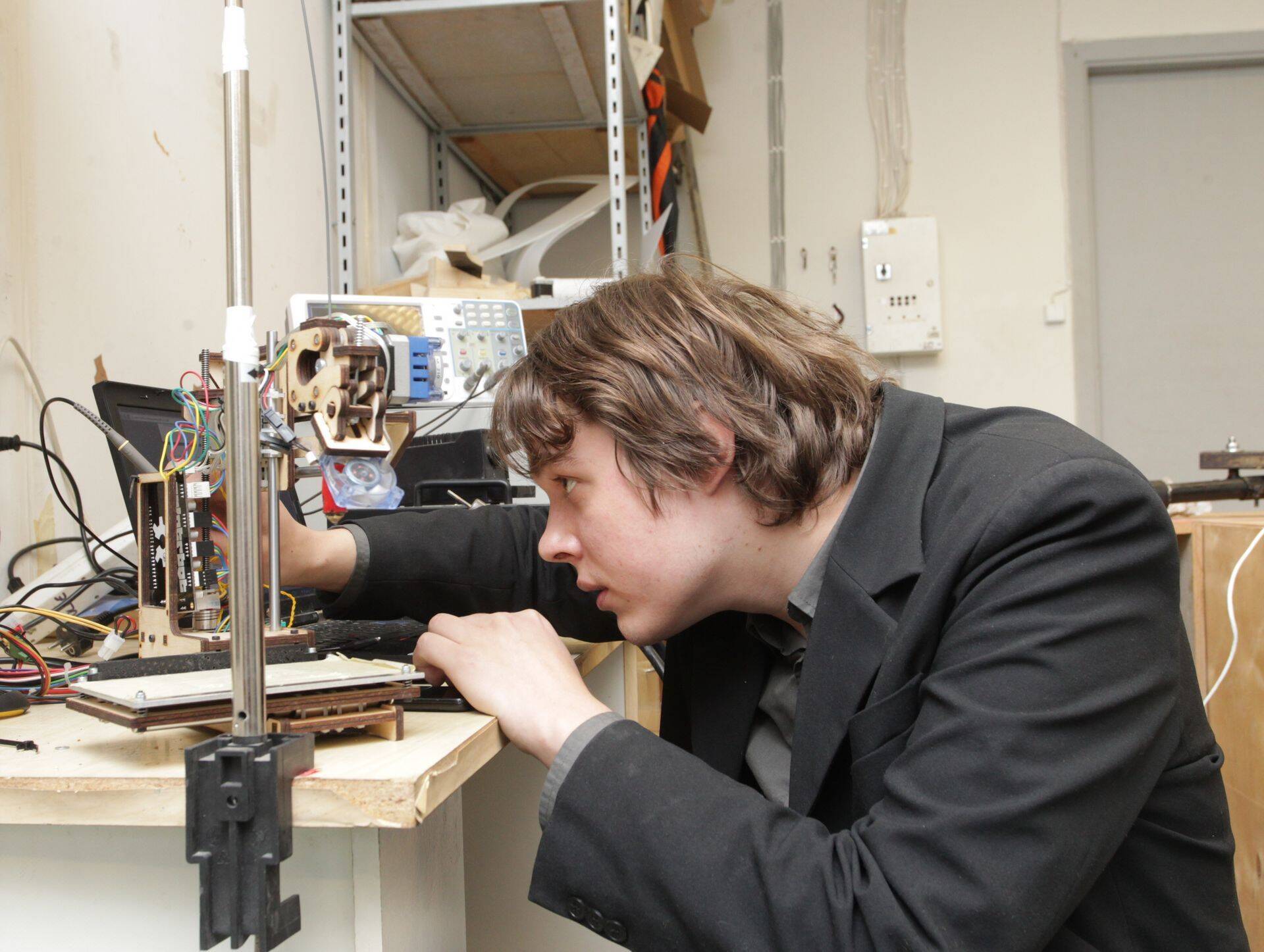 3D-printeri ehitaja Matis Averin.