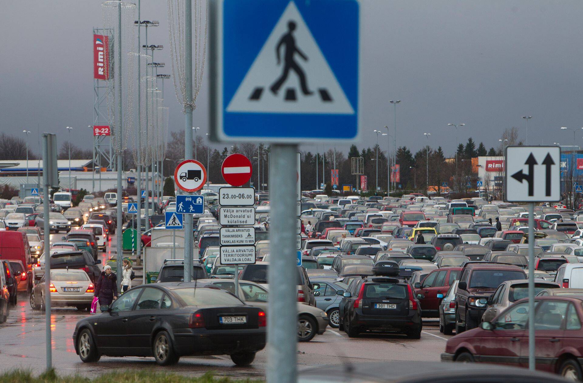 Saates "Autosõbrad eetris" analüüsitakse Eesti ja maailma autoturu hetkeseisu, võrreldakse seitsme kuu müüki eelmise aasta sama perioodiga ning ennustatakse, mida toob autonduses homne päev.