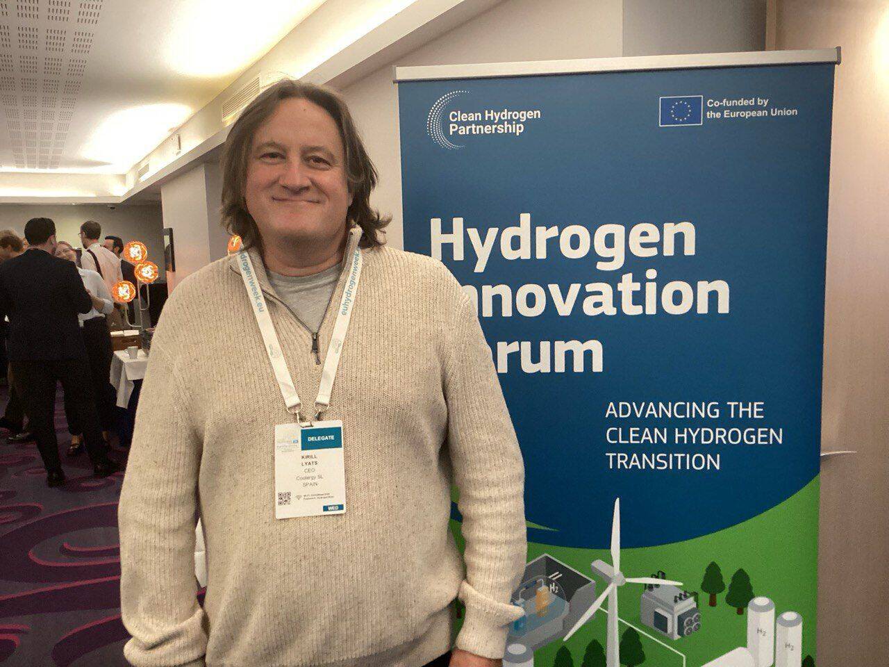 Кирилл Лаатс продвигает продукцию своей испанской компании в нескольких странах.